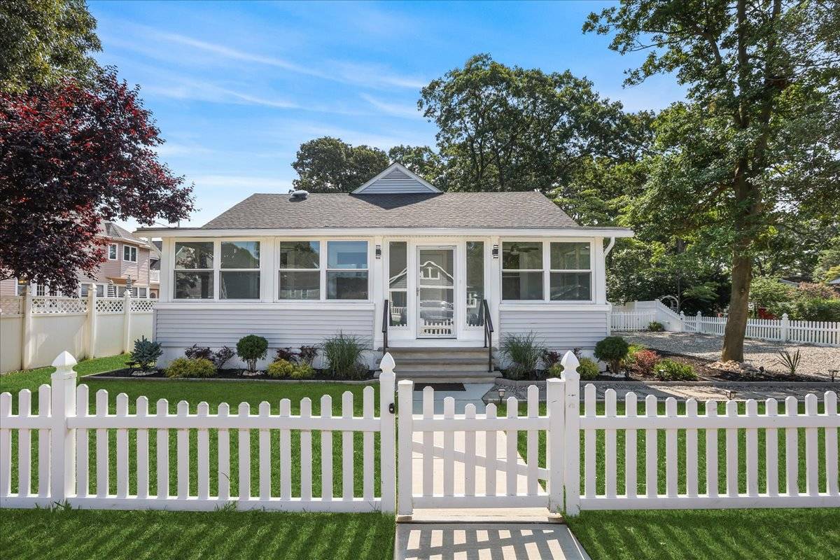 EXQUISITE SINGLE FAMILY HOME