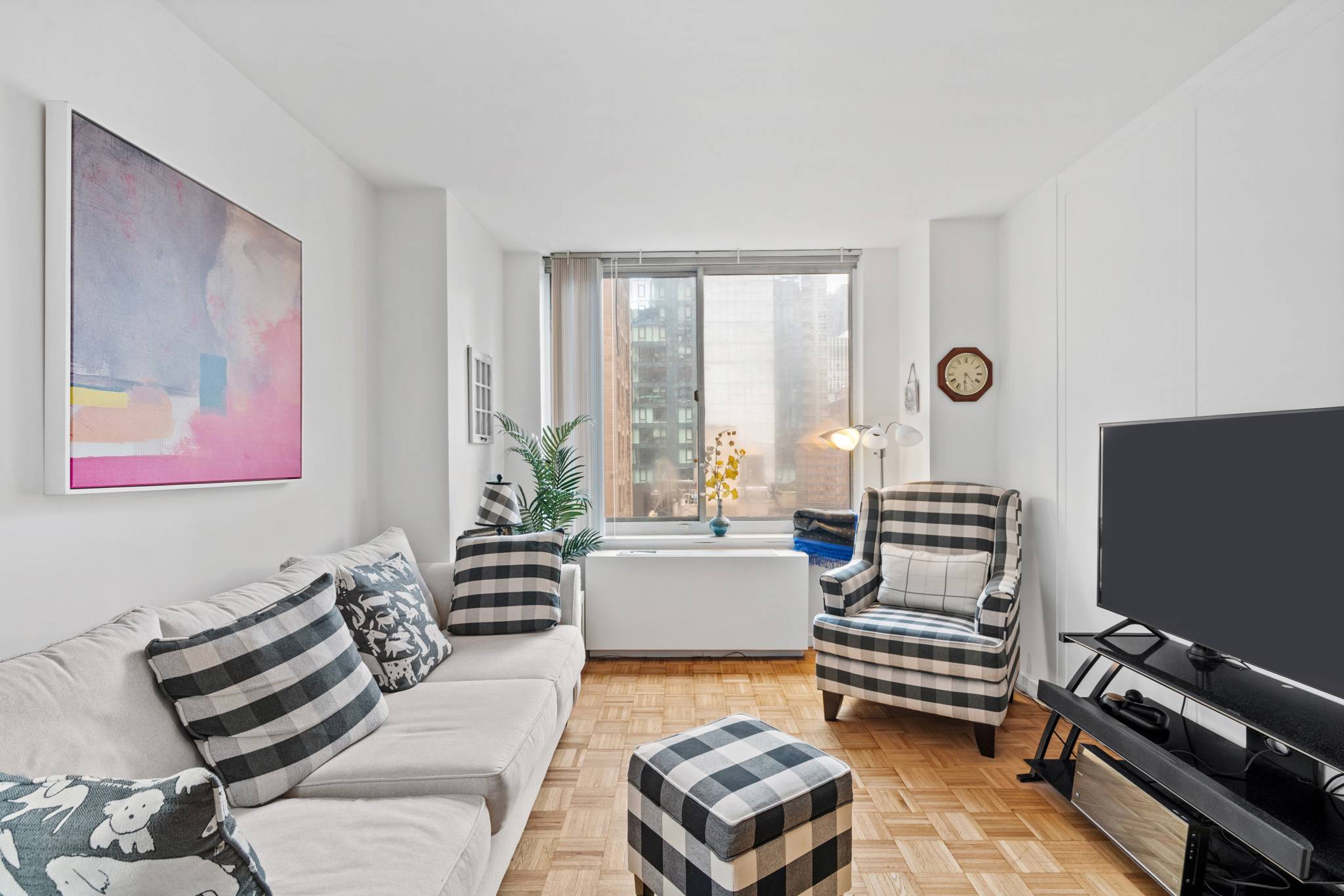 Smart Midtown Starter — Full-Service Comfort in a Prime Location