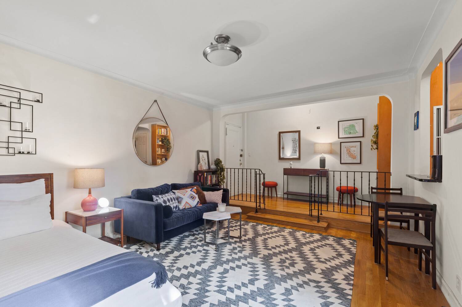 GORGEOUS  PLACE! PRIME UPW SIDE LOCATION!