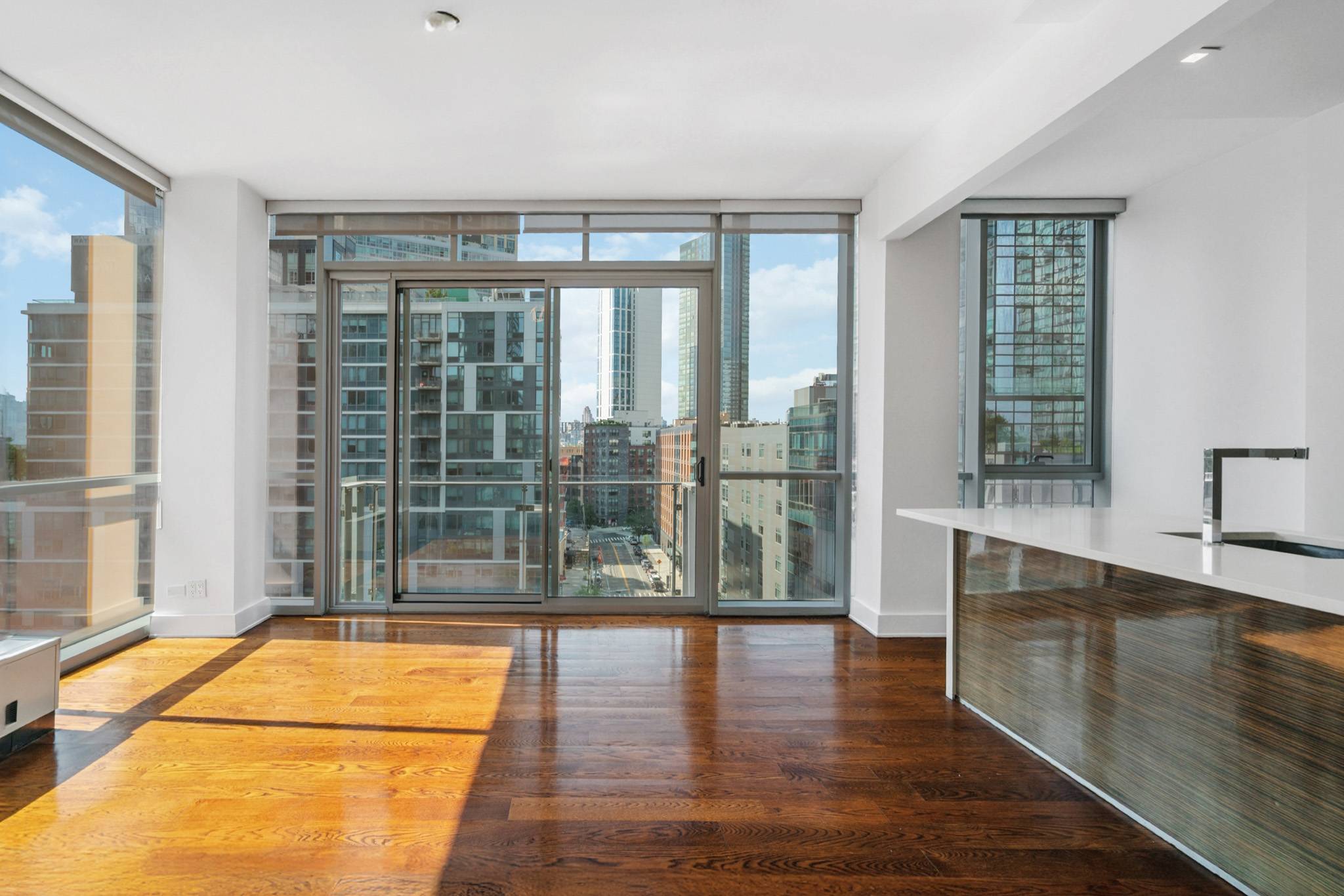 1000+SF S/W Corner 2 Bed - 2 Bath @ Vere Condo - Court Square LIC