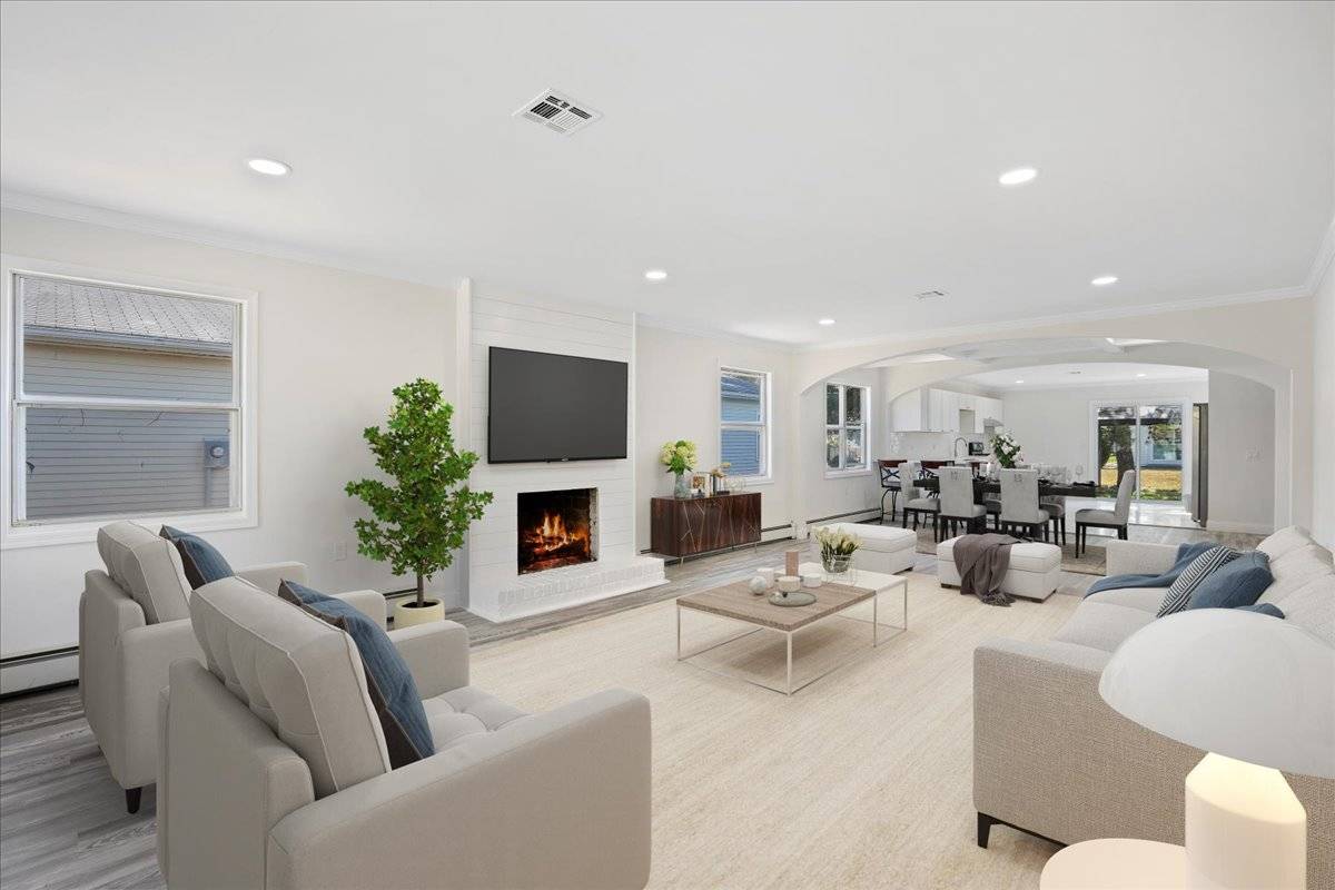 NEWLY RENOVATED IN TOMS RIVER