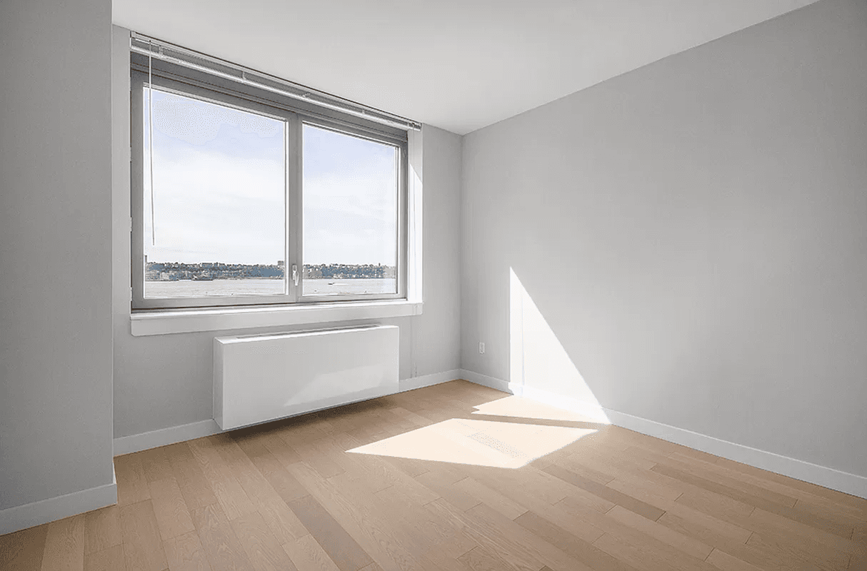 AMAZING VIEW FROM 2 BEDROOM UNIT IN LUXURY BUILDING