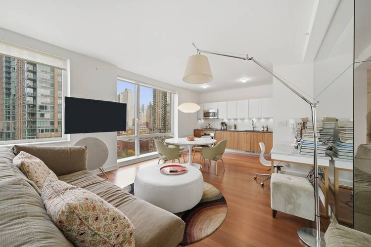 FULLY FURNISHED LARGE 1 BED FOR RENT on RIVERSIDE BLVD!