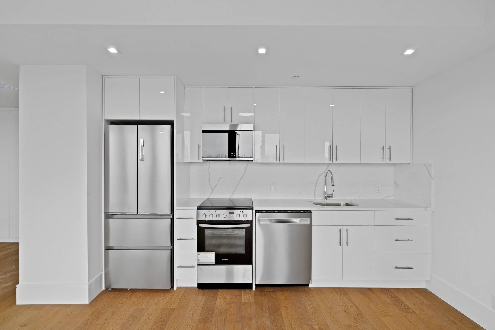 * Spacious 2 Bed - 1 Bath | Custom-Built Closets | High-Quality Finishes *
