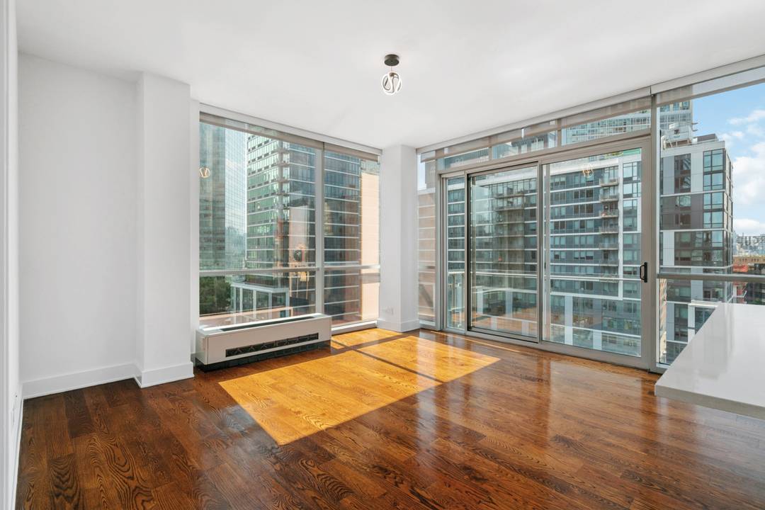 1000+SF S/W Corner 2 Bed - 2 Bath @ Vere Condo - Court Square LIC