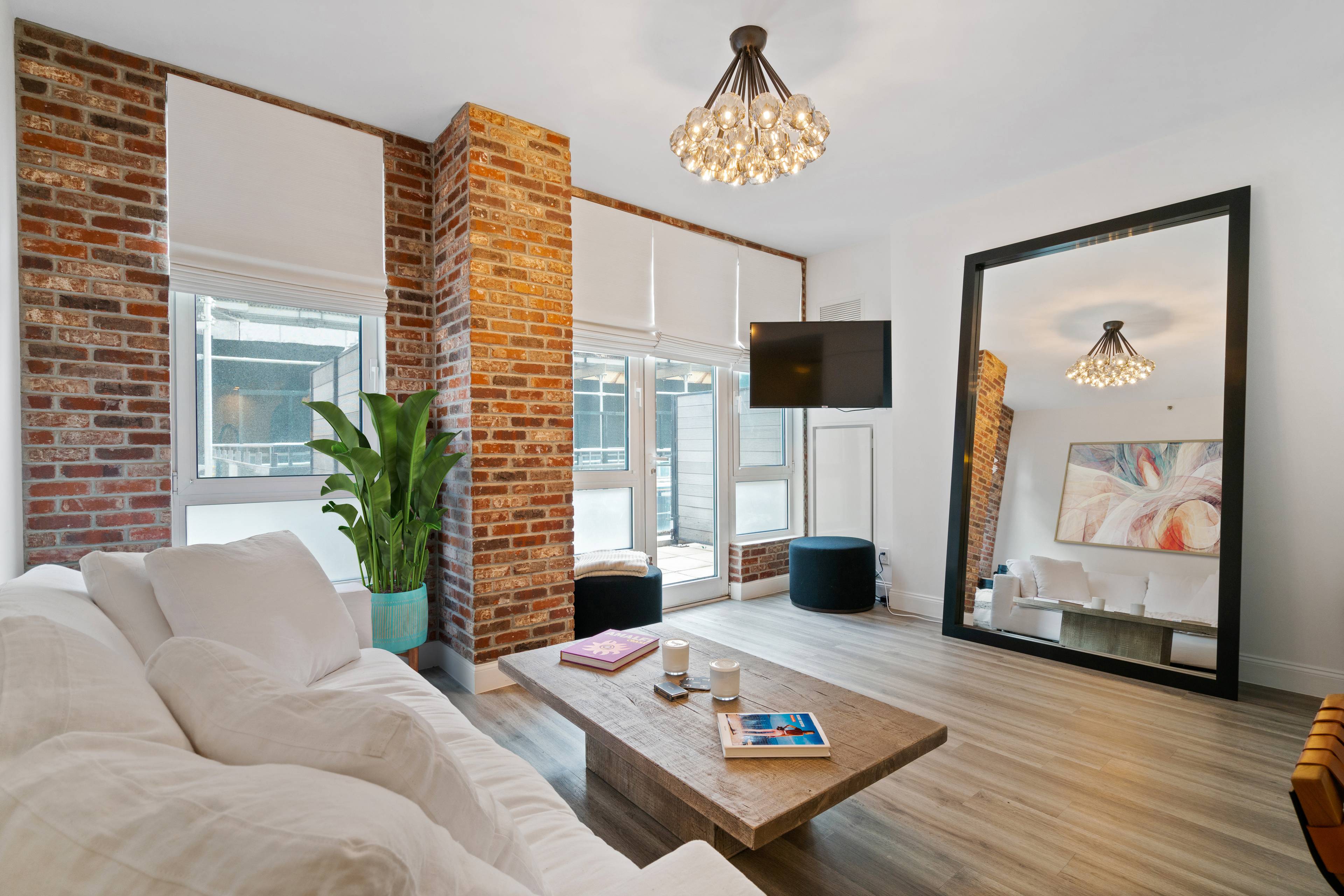 214 N 11th Street - Large Studio with balcony in Williamsburg / McCarren Park - Parking available