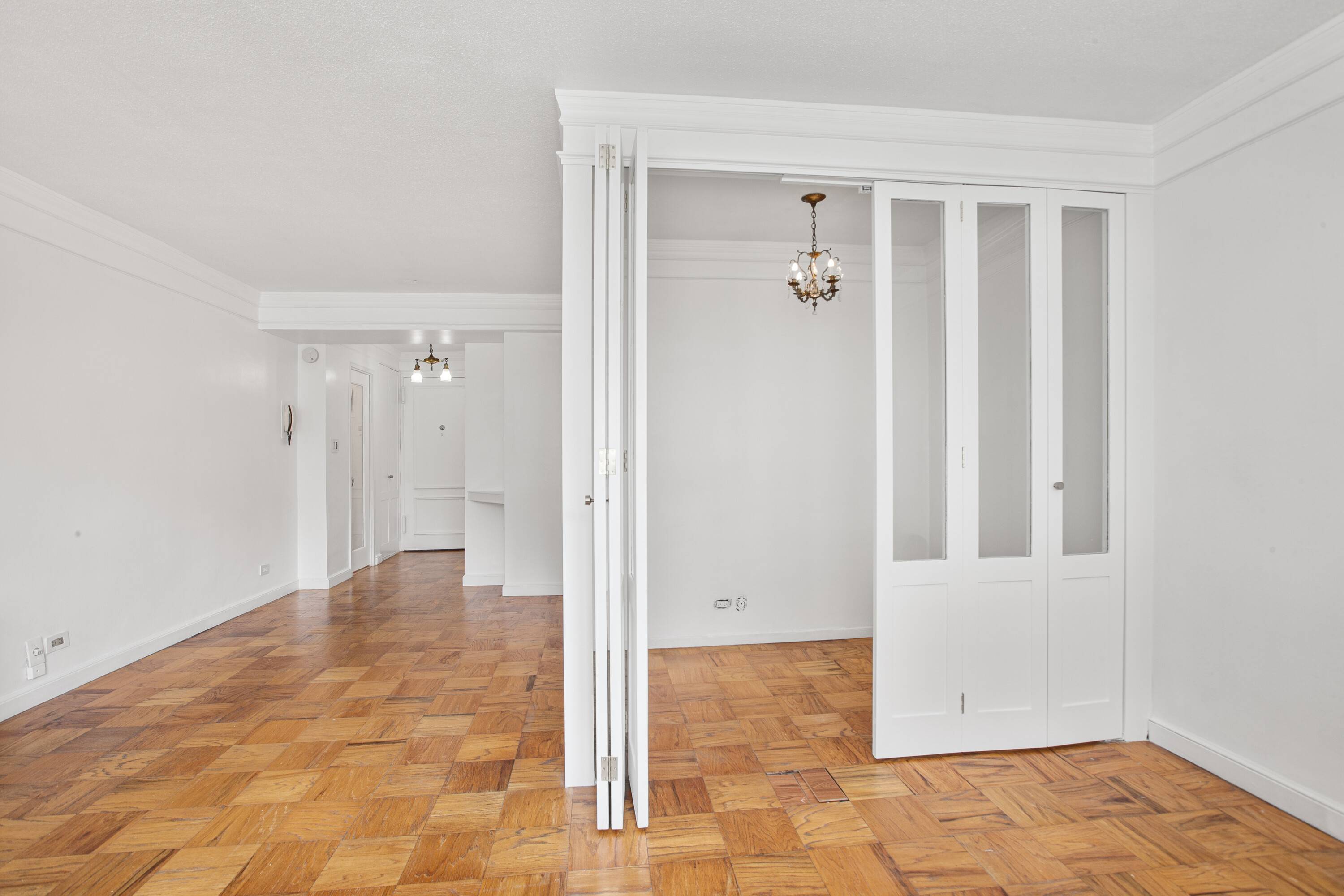 ~~220 E.60 St~~ J. Bedroom ~~full service DM building ~~Condo~bloomie's at your door step~~