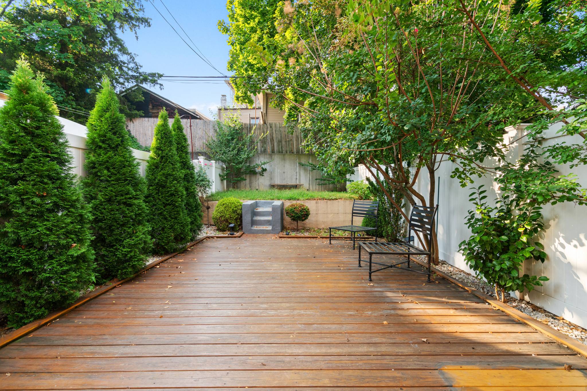Newly renovated 3bed townhouse  + extra studio unit / parking  /garden - Rego Park -Flushing