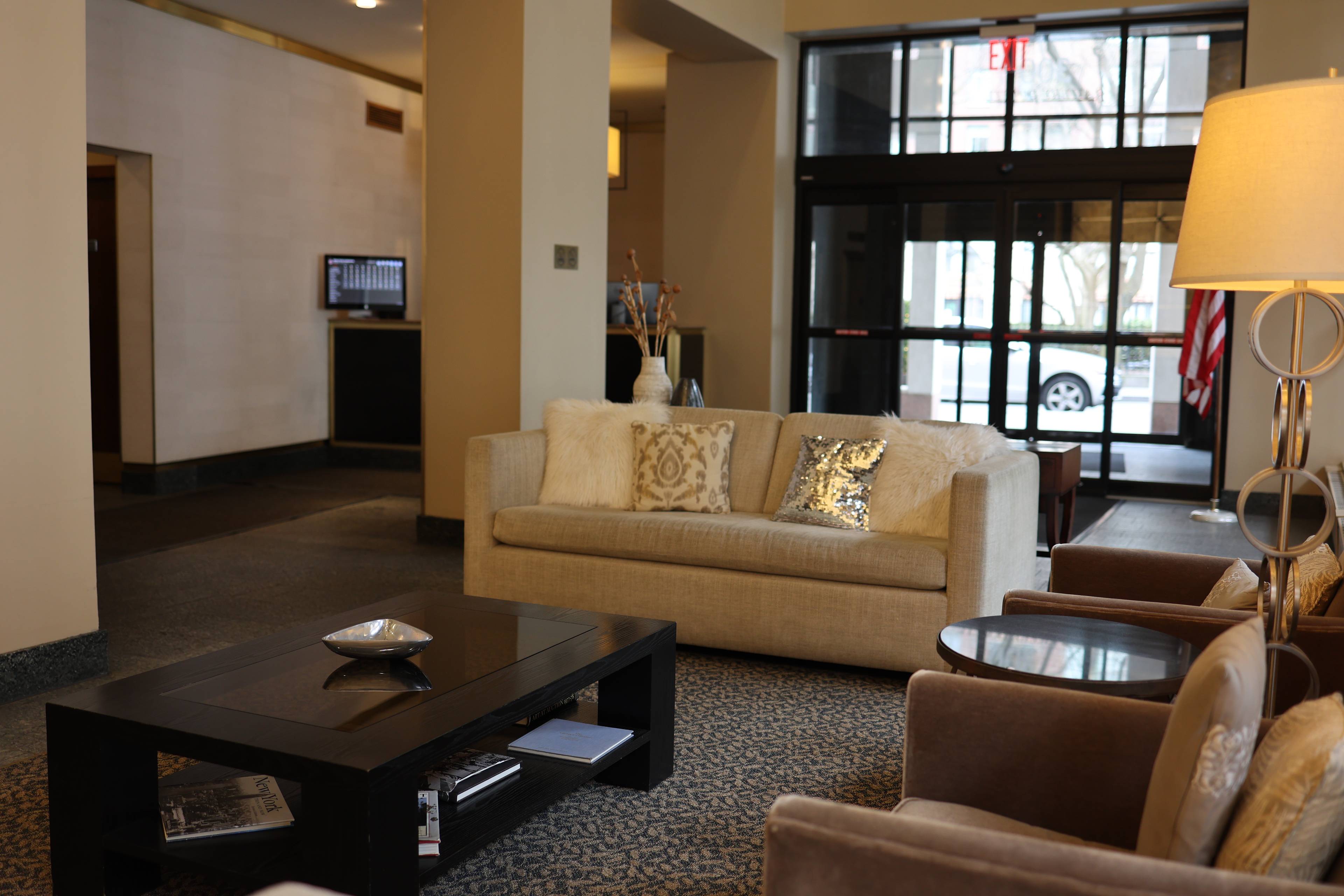 A delightful and spacious 1-bedroom condo with natural light next to the Hudson River Promenade -5/1 move in!
