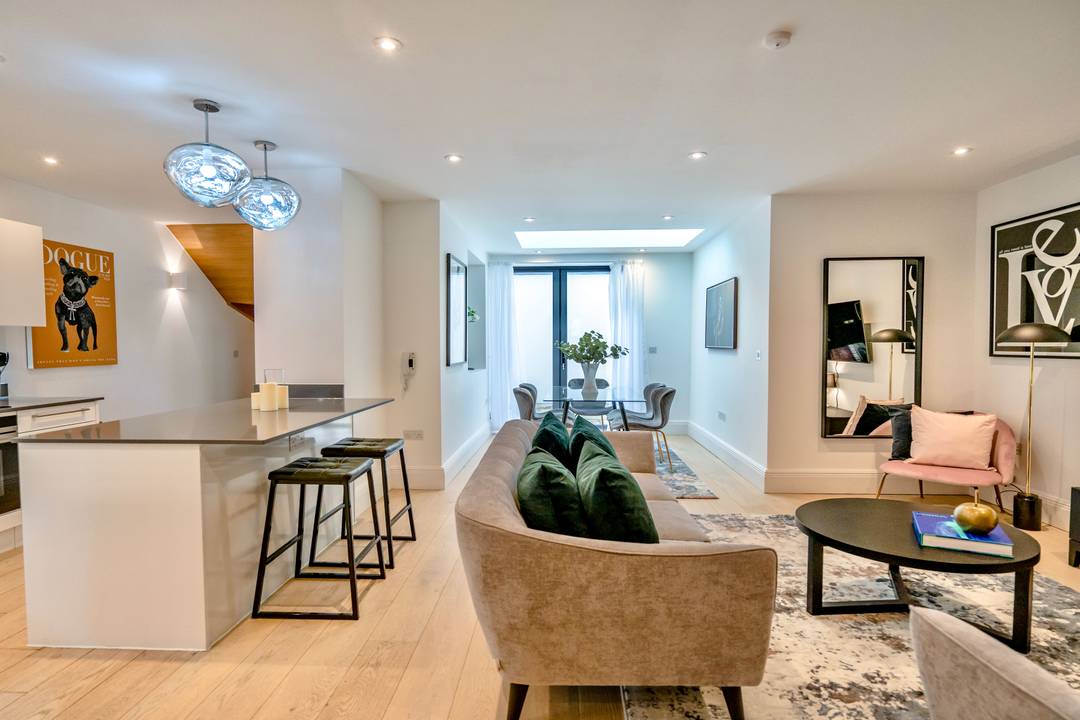 Elegant Two-Bedroom Duplex with Private Terraces in Prestigious Lincoln’s Inn Fields