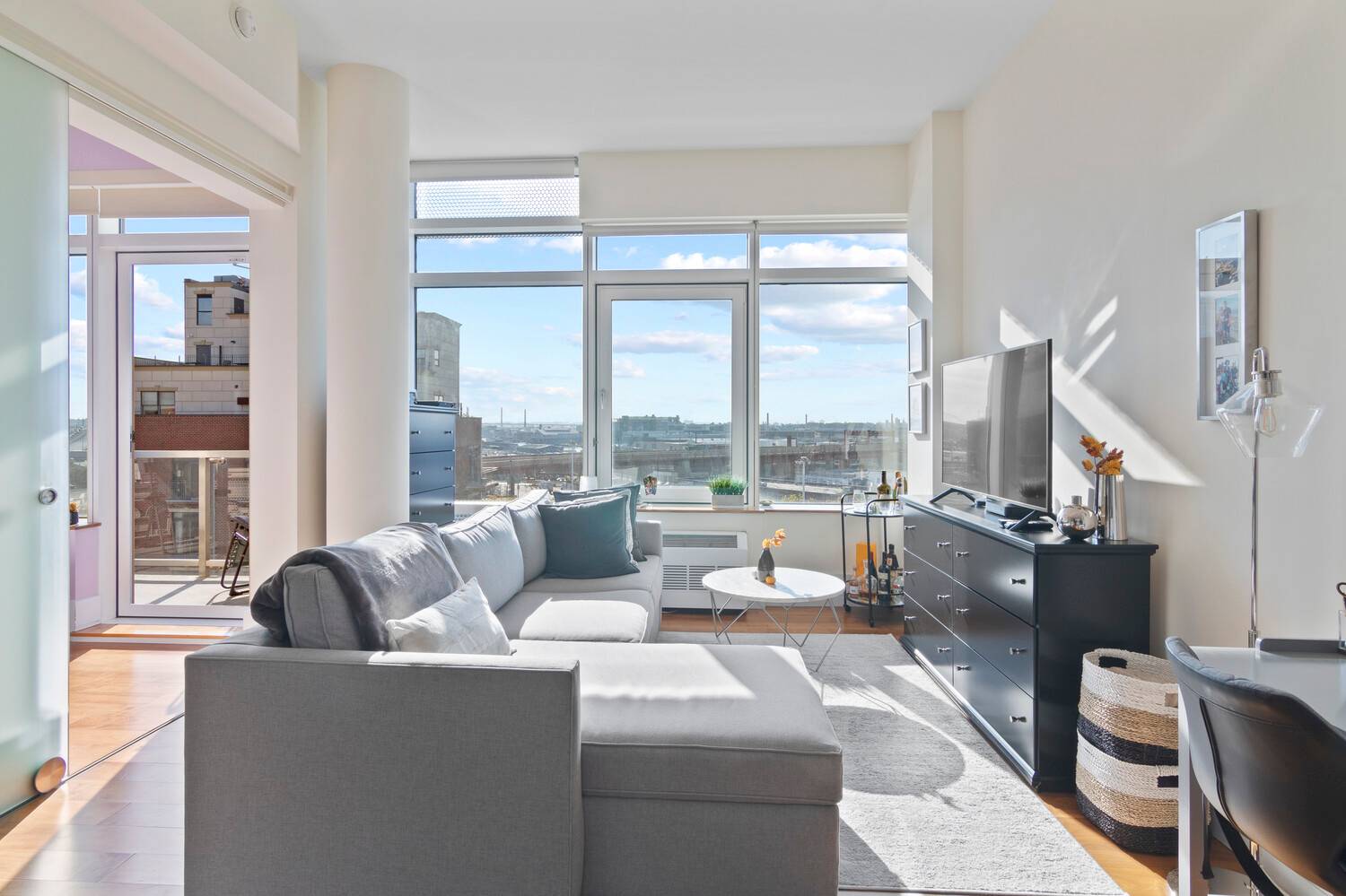 One Bedroom in LIC/Hunters Point, with a Private Balcony