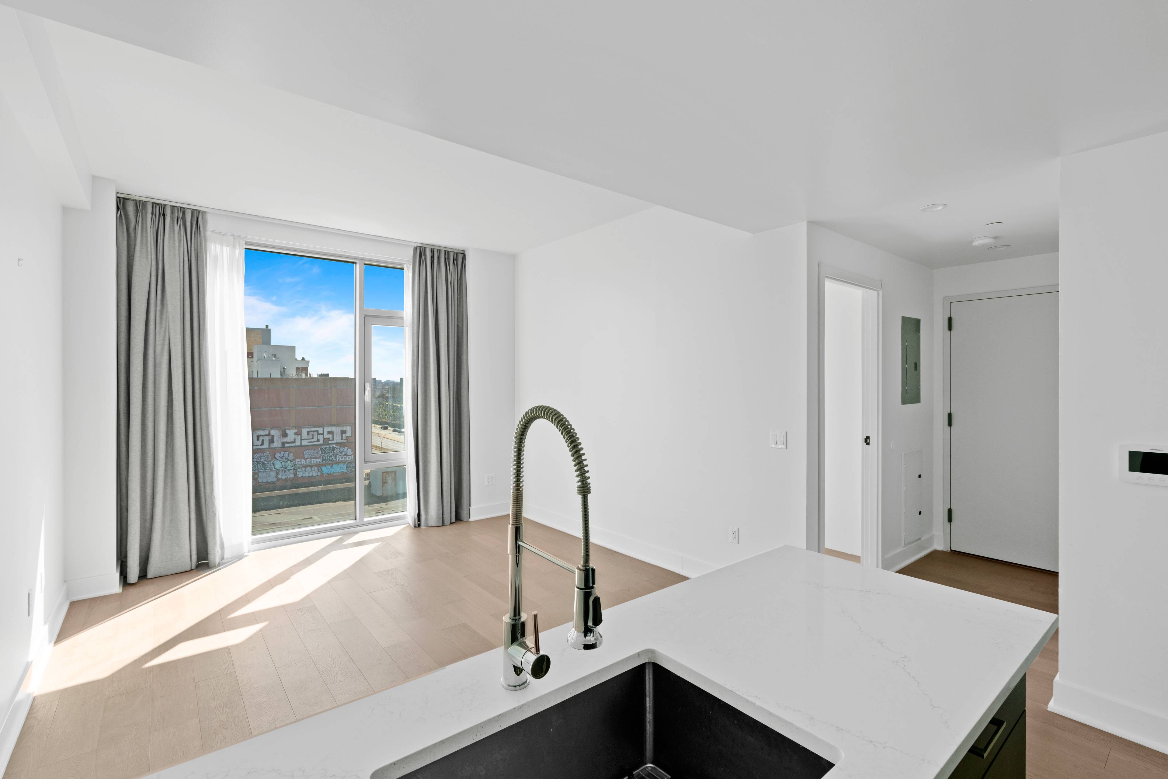 Split-2 Bed / 2 Bath -- W/D-In Unit- Luxury Building- No Fee