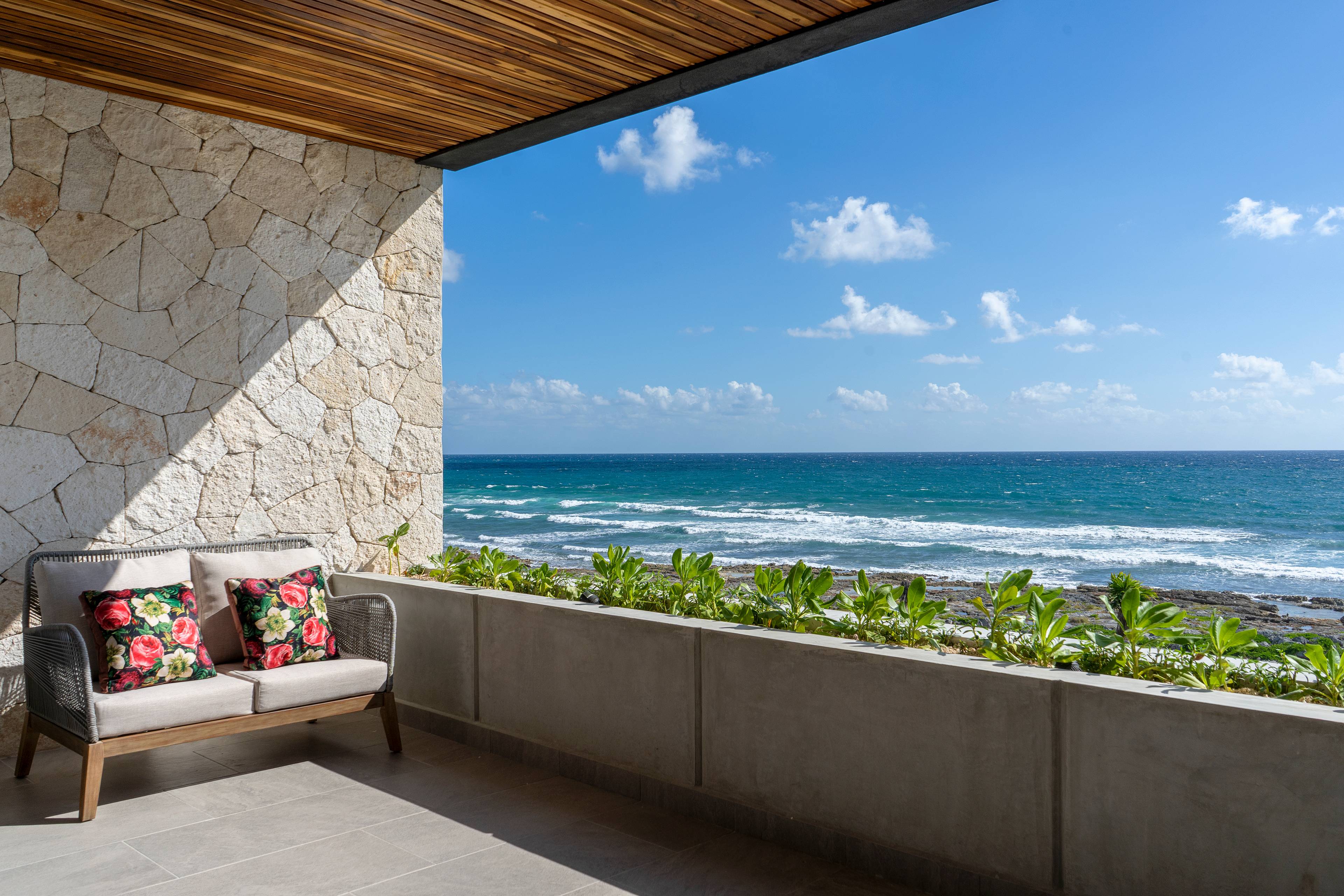 STUNNING BEACH FRONT TULUM VILLA: CASA ALINA: 4 BEDROOMS + 4 BATHROOMS +  INFINITY POOL  - IN TANKAH BAY, TULUM