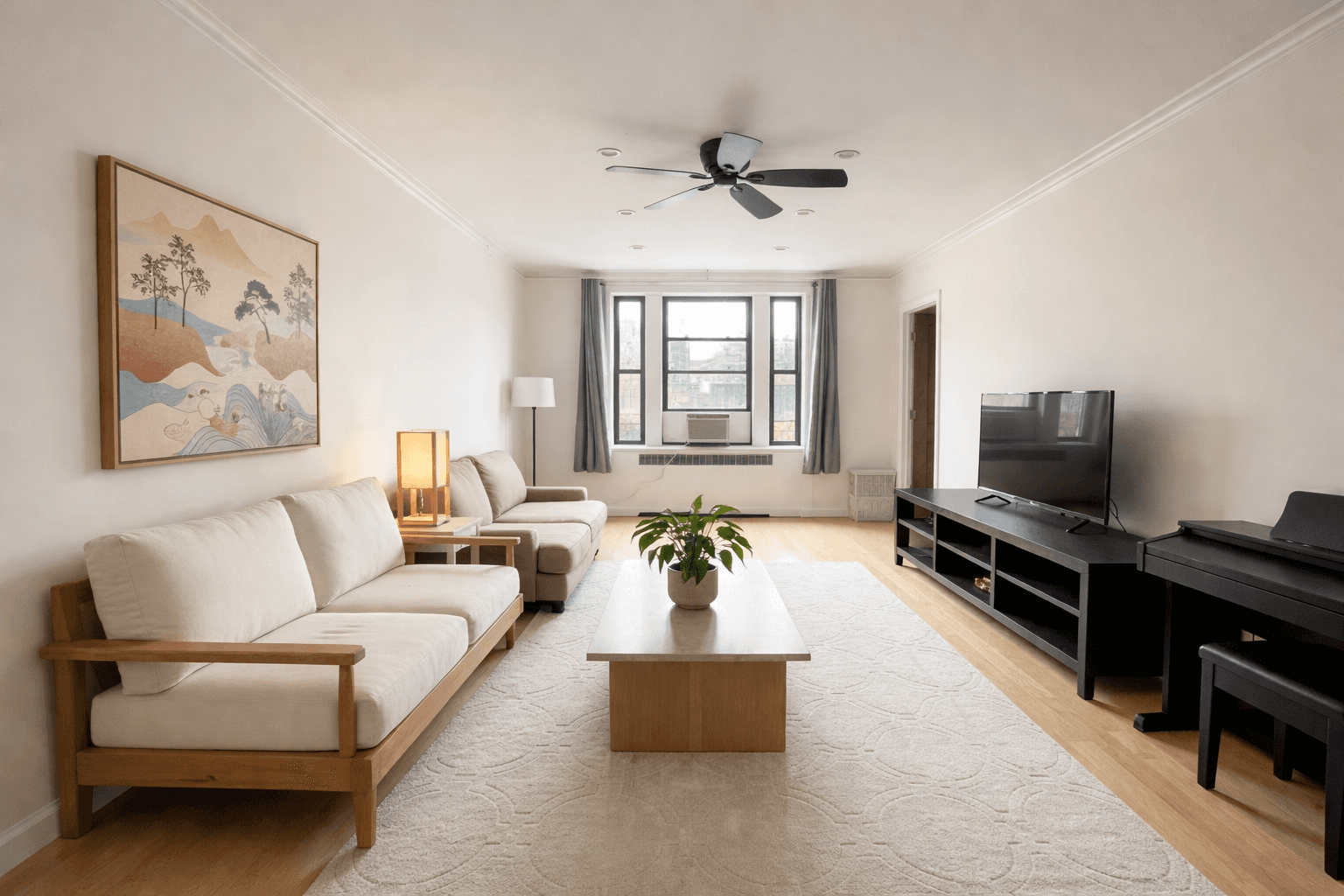 Charming Sunnyside 2BR/2BA in Sunnyside