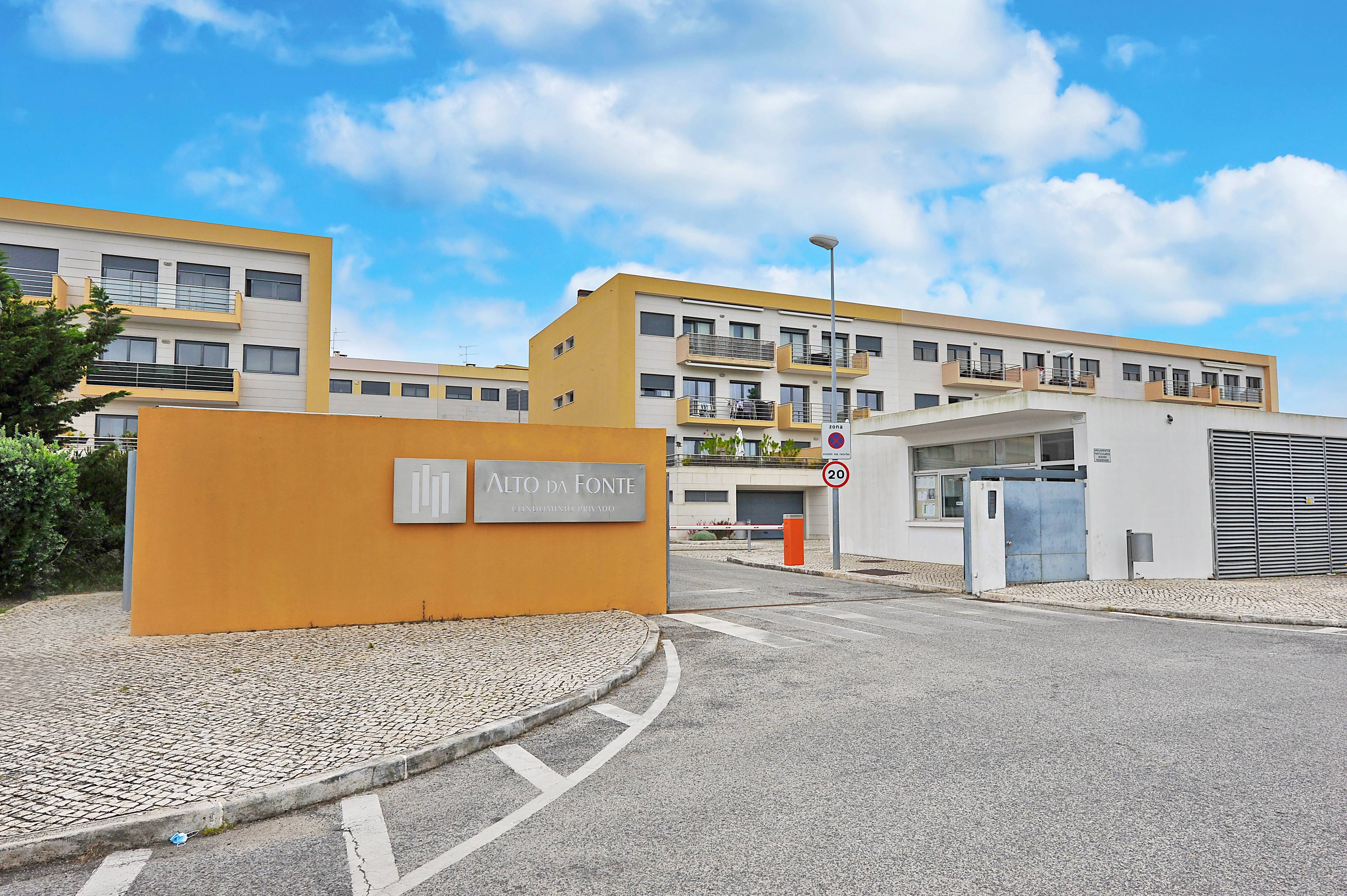 Excellent 2 Bedroom Holiday Home - Oeiras - Lisbon - Portugal