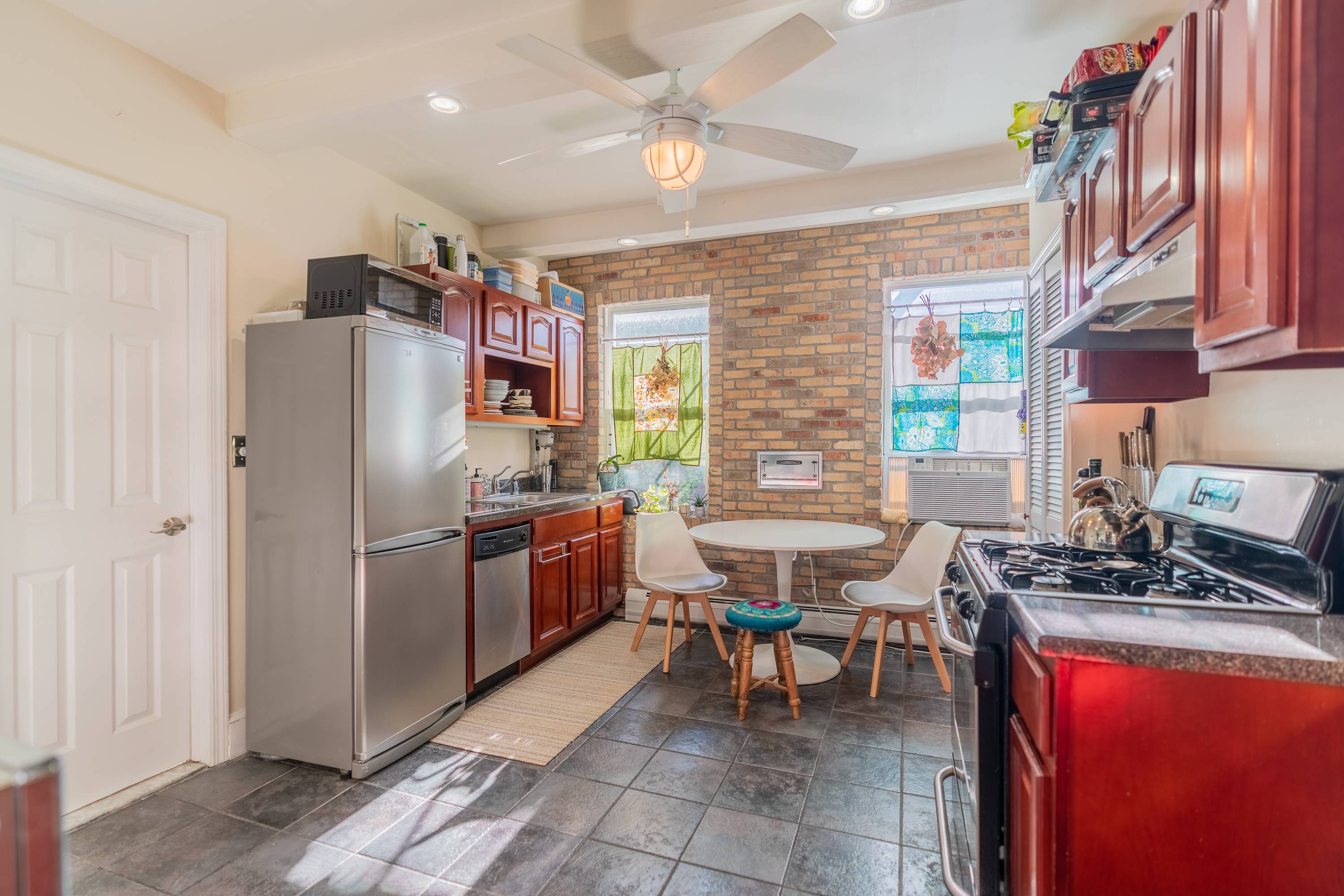 No Broker Fees!  Beautiful Open 1BR Apartment W/Parking Included, Free Laundry On Site and Storage Locker!