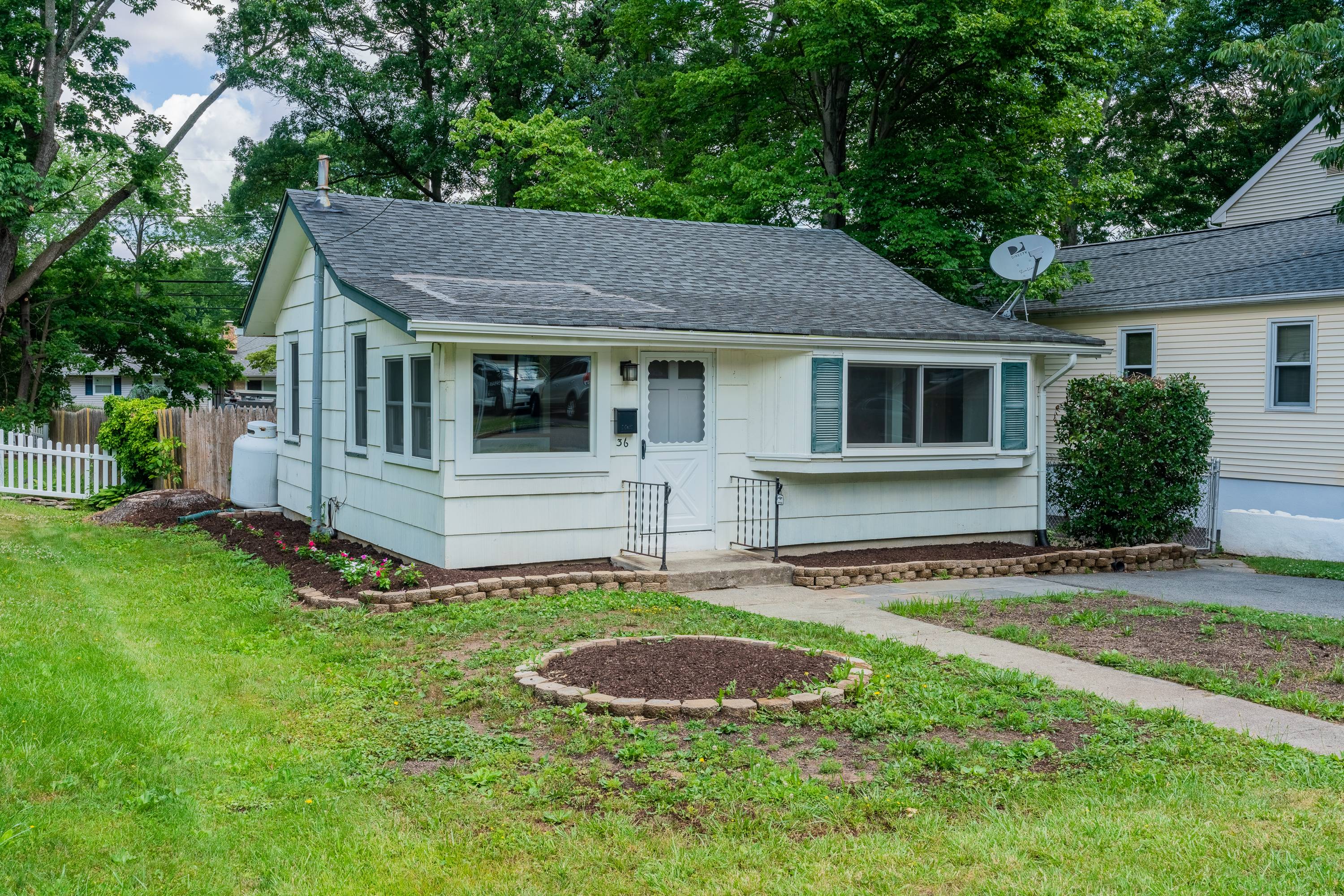 2 Bed/1 Bath Single Family
