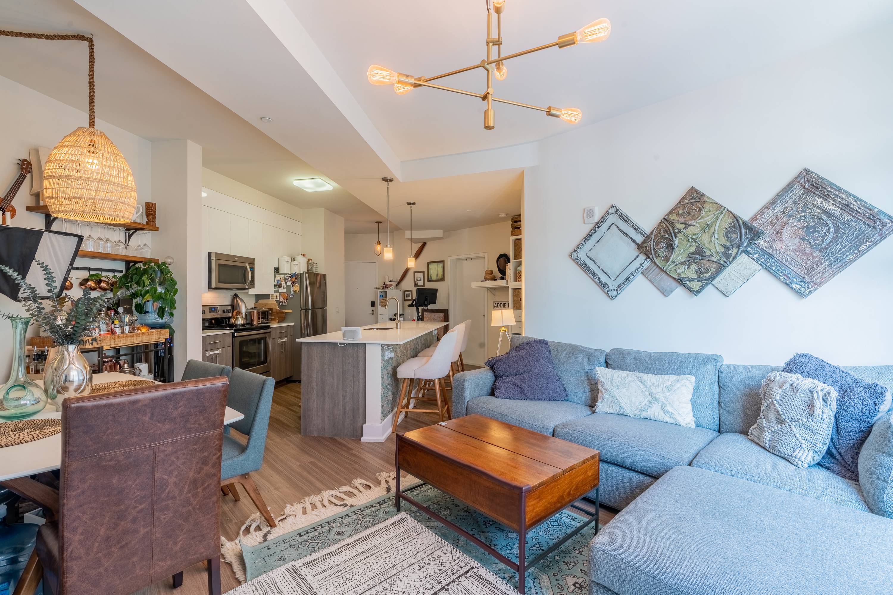 Stunning and Rarely Available 1BR Apartment with Open Den Space!  Luxury Amenities Building Located in the beautiful Paulus Hook Downtown Jersey City Area!  Doorman Building!