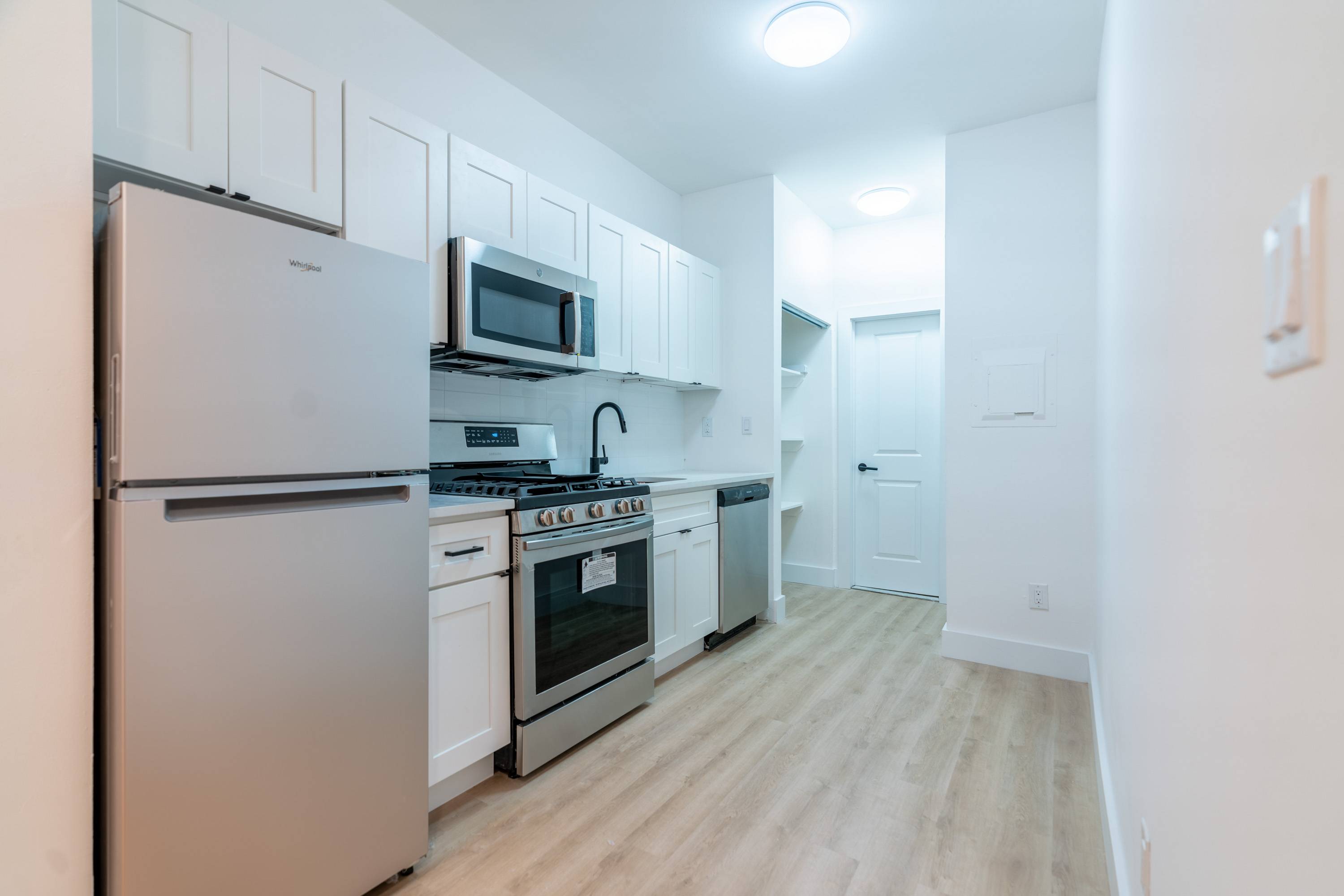 Studio - Stunning Renovated Studio in Prime Hoboken Location! m Hoboken Pathinutes to