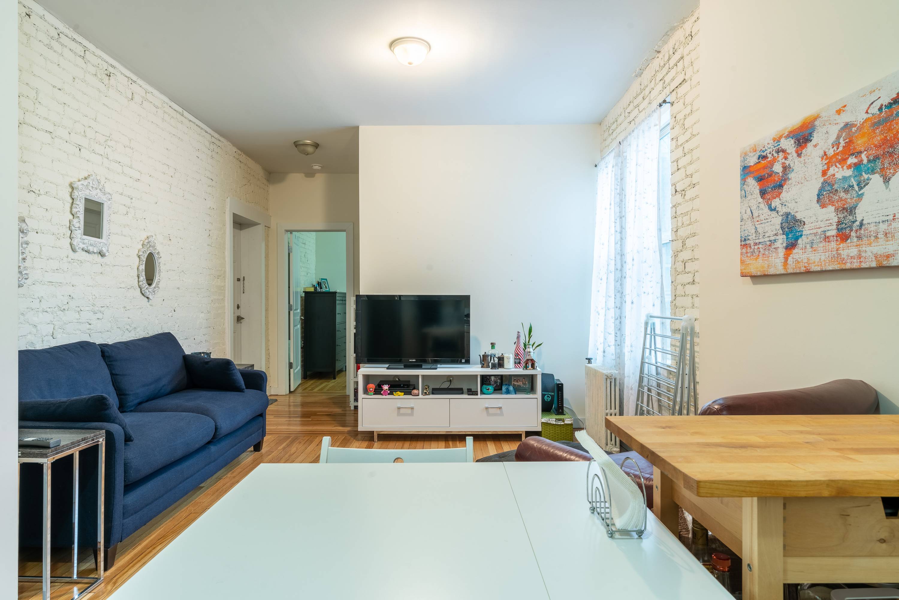 Beautiful Open One Bedroom Apartment located in Prime Joural Square location!  Laundry/Elevator building, No Brokers Fees!