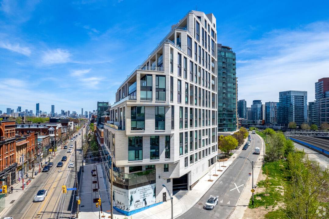 Modern elegance along trendy Queen West!