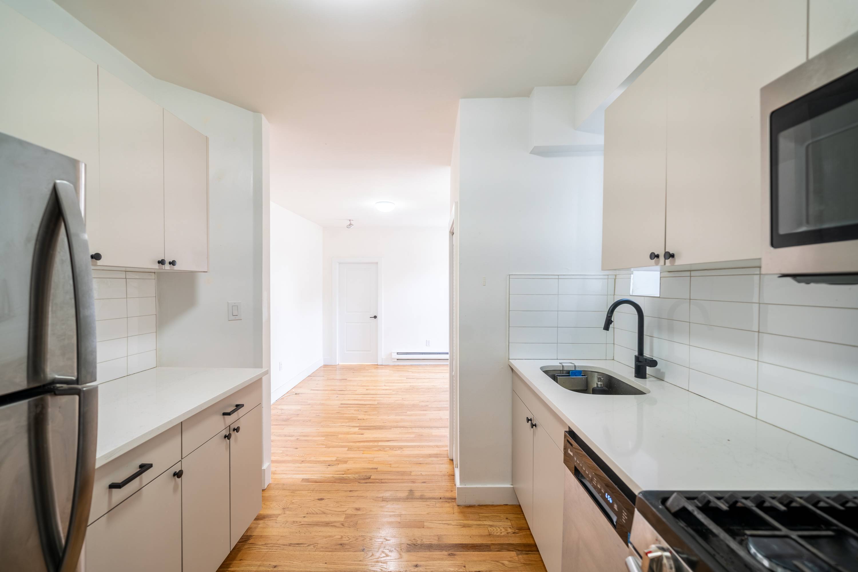 Beautiful Open 1BR Apartment located at 335 Garden Street!  No Fee and 1 Month Free!  Laundry in the Building/ South Facing Apartment!