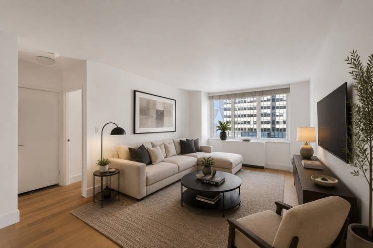 212 East 47th Street, 18A