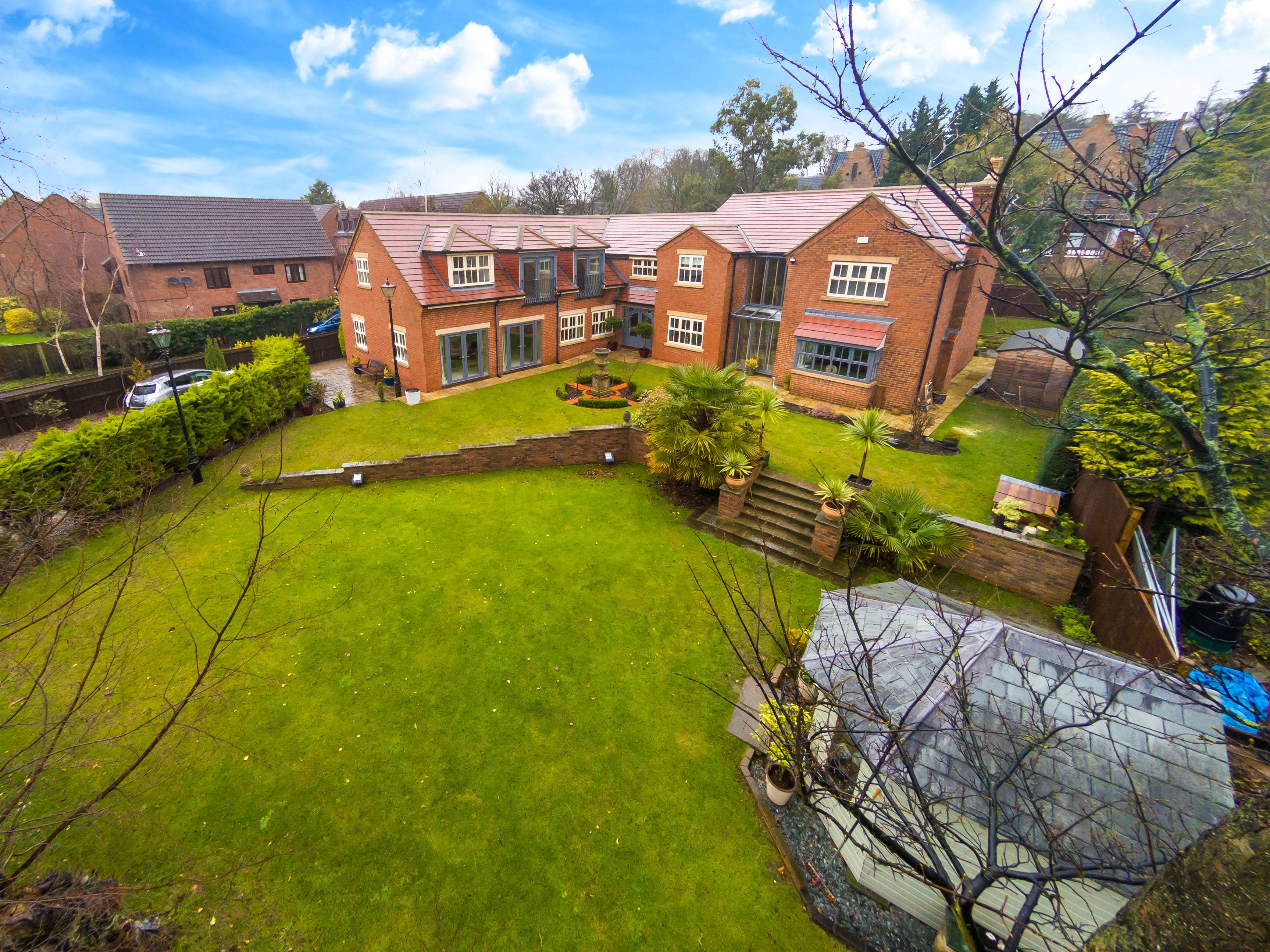 Private gated 6 bedroom property overlooking cricket club and short walk to Ward Jackson Park