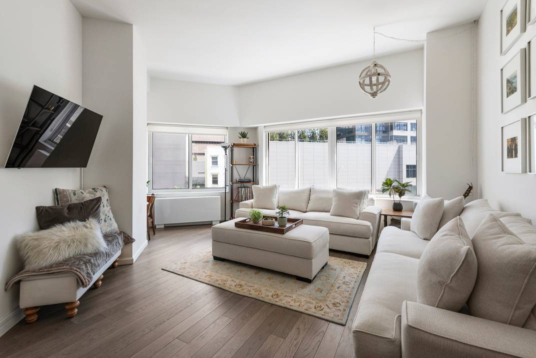 Luxury 1 Bedroom Near Hudson Yards with Full Amenities and Pool