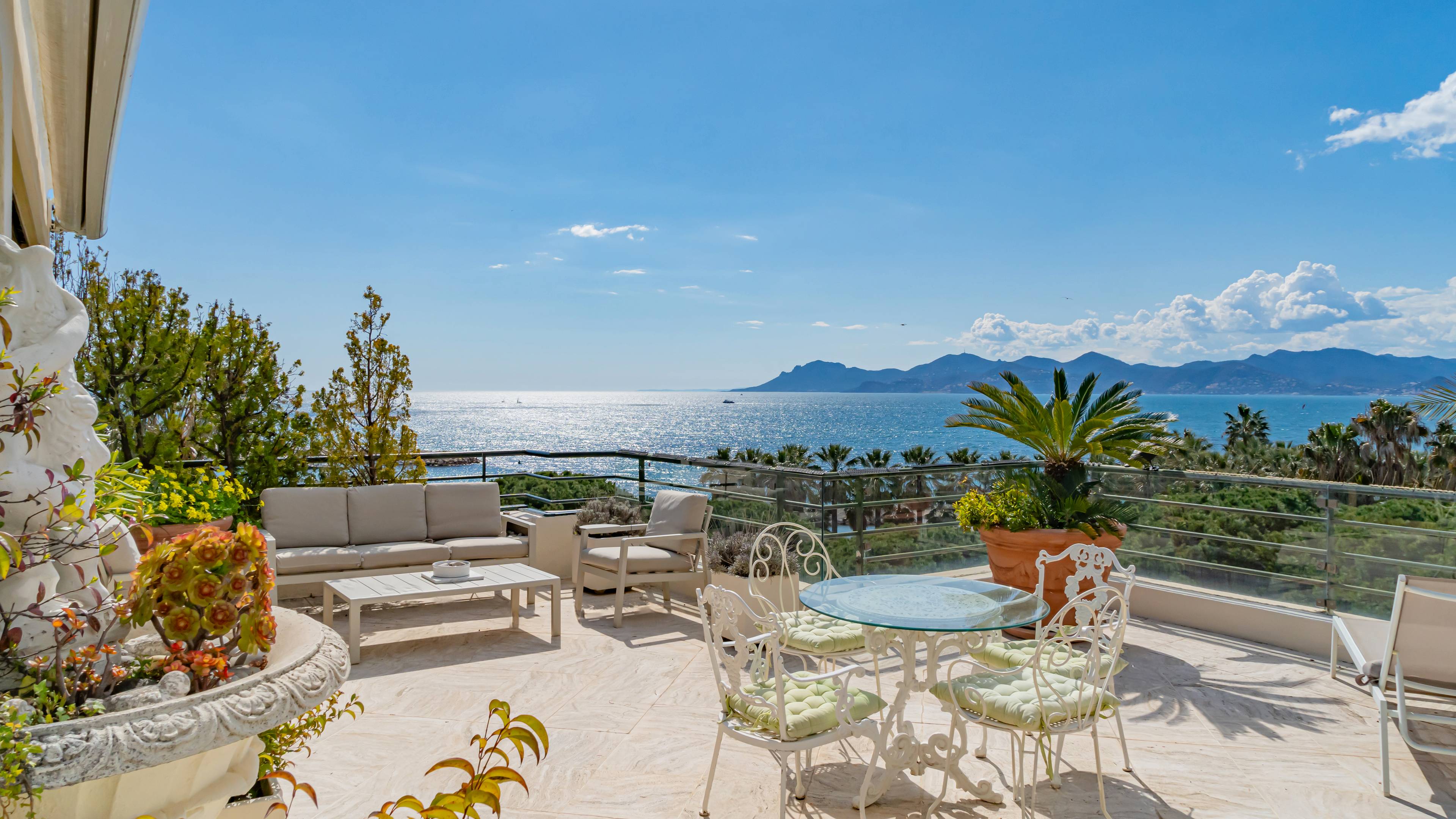 Penthouse Croisette Duplex with Rooftop Terrace & Sea Views
