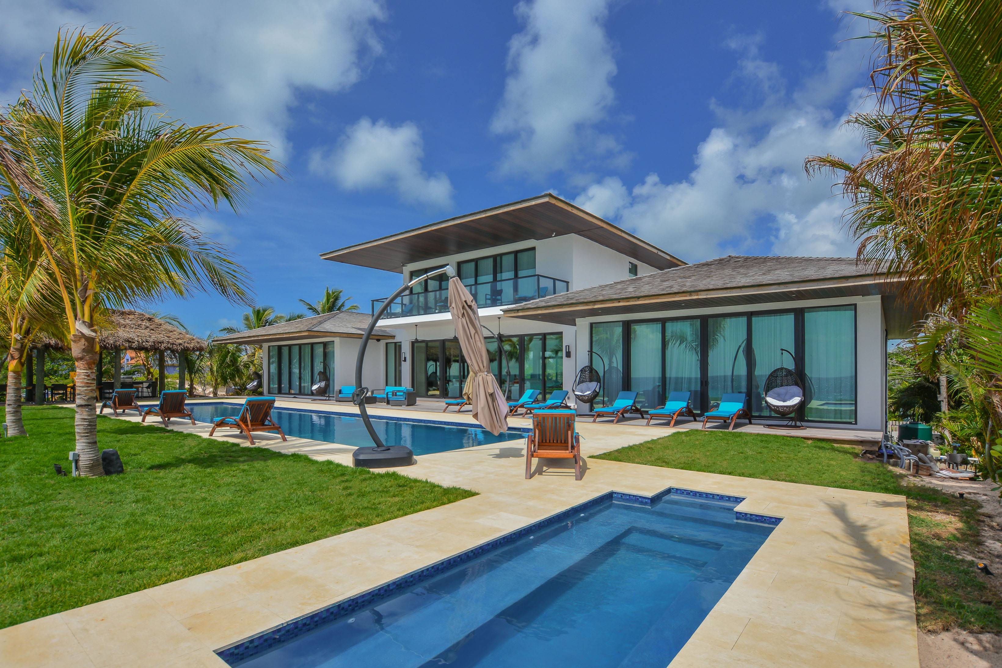 LUXURY OCEANFRONT VILLA ON BAHAMAS HARBOUR ISLAND