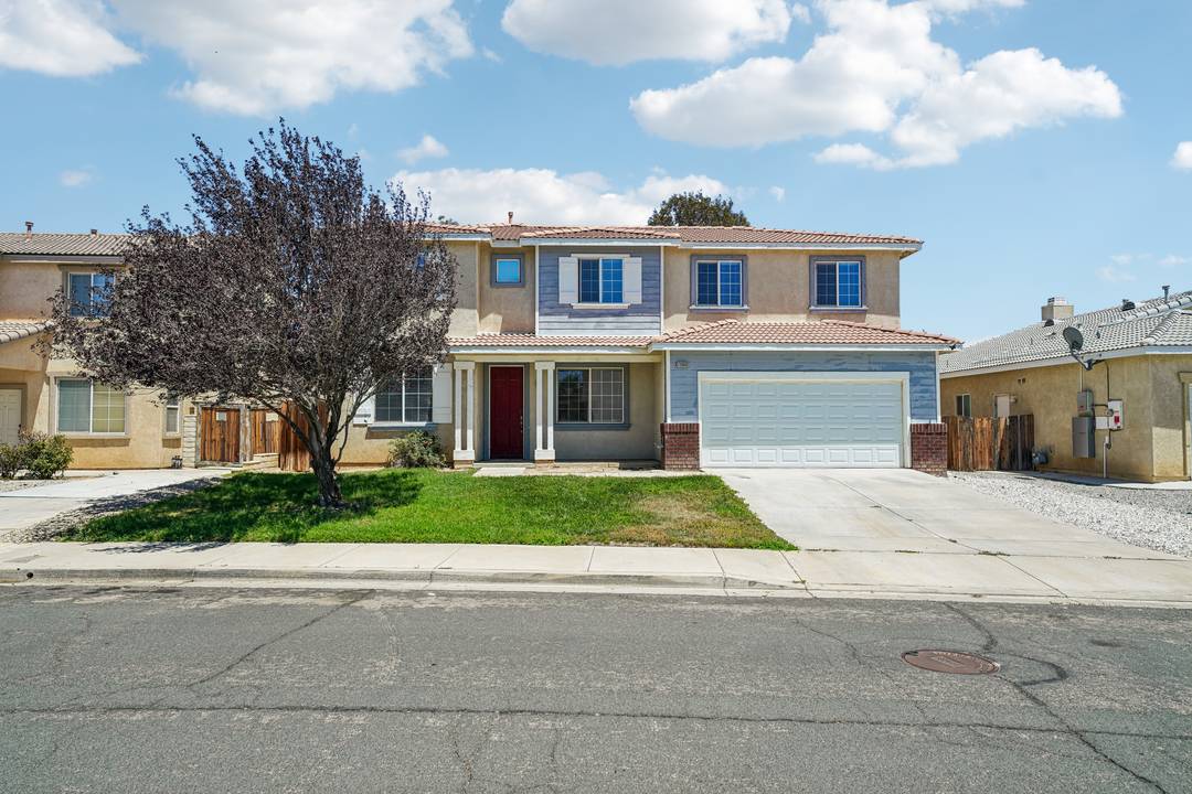 MAGNIFICENT NORTHWEST VICTORVILLE HOME!