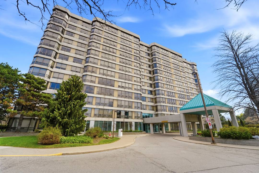 2 Bdrm Plus Den with Unobstructed Views