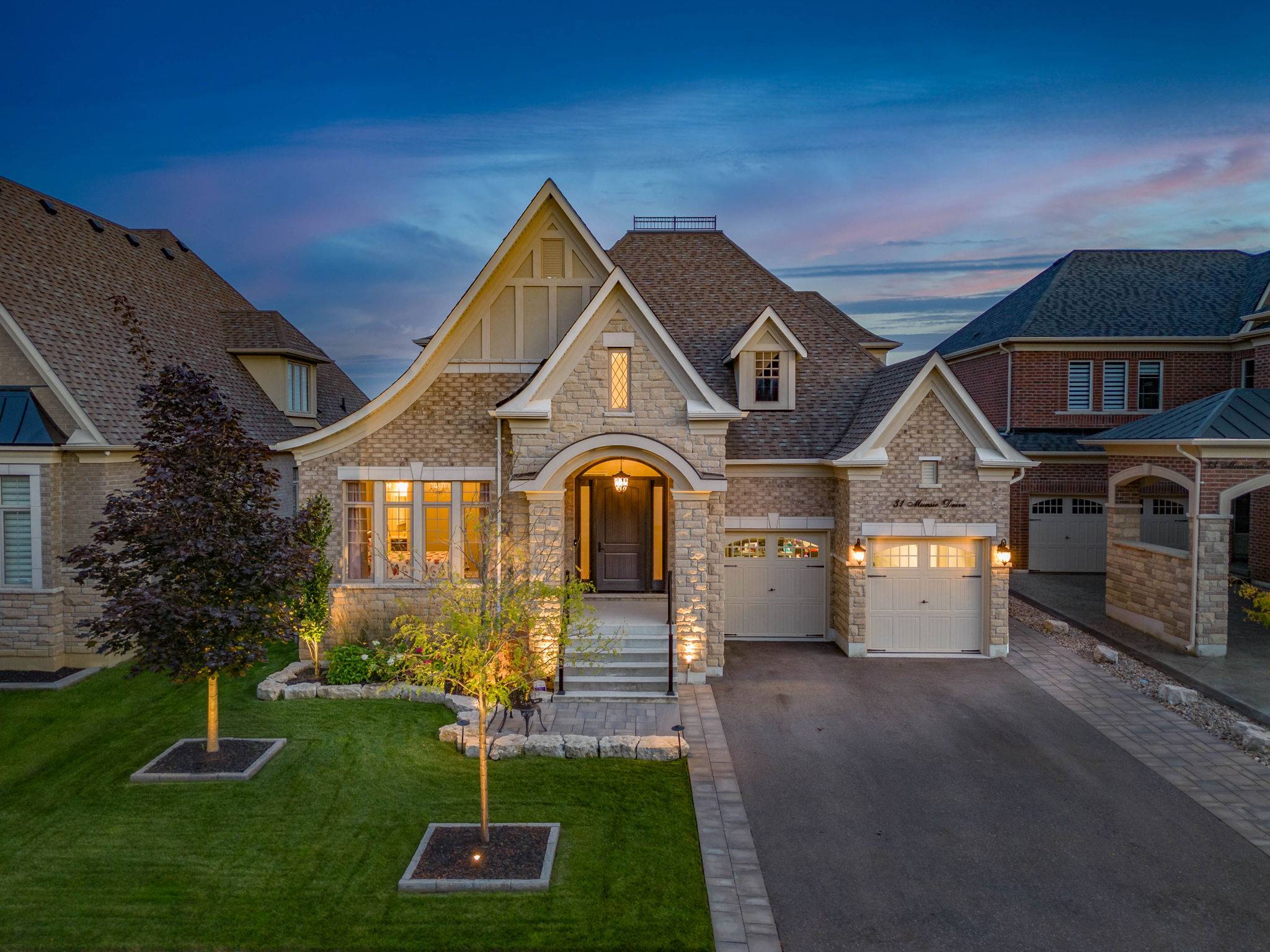 RARE 4 BEDROOM BUNGALOFT IN PRESTIGIOUS GATES OF NOBLETON