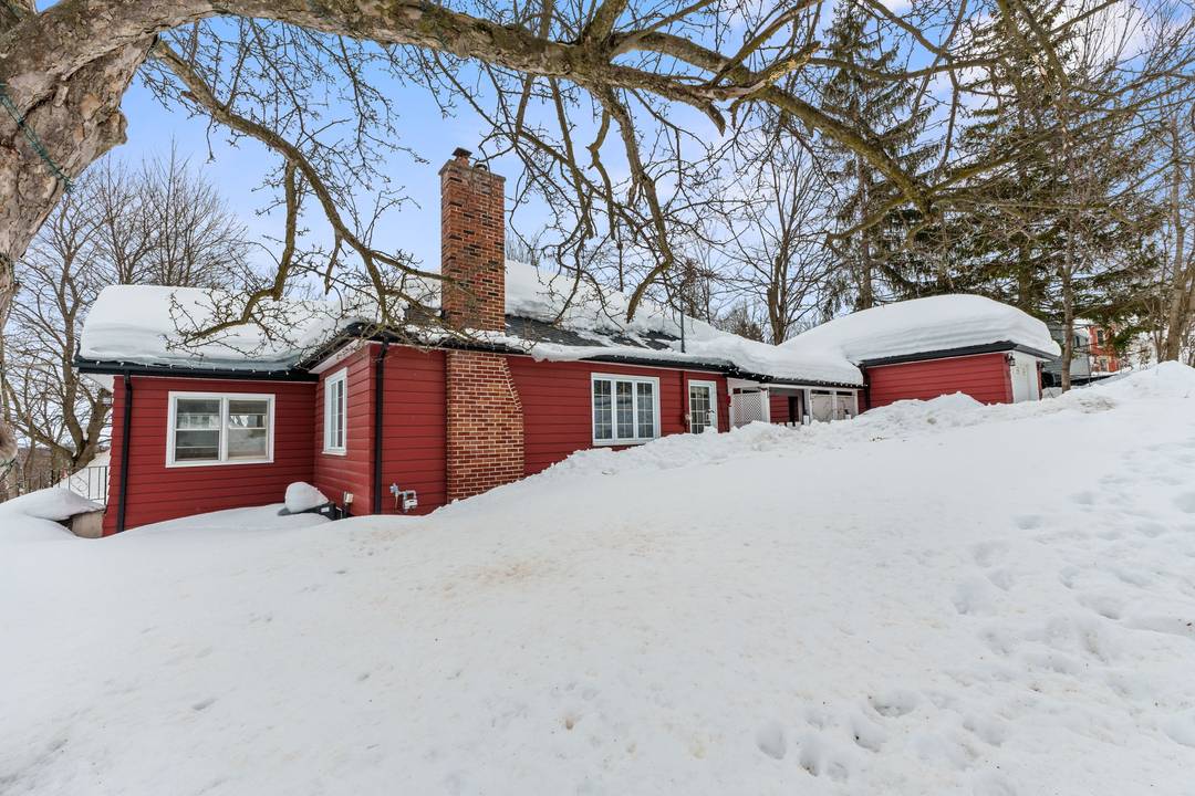 Charming Bungalow Located In Orillias Sought After North Ward