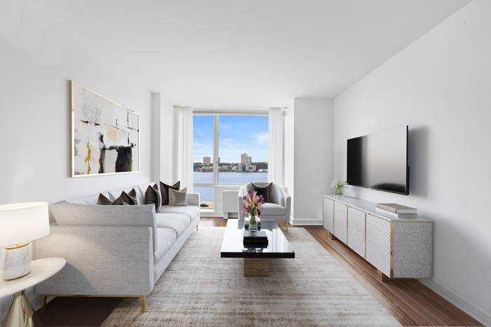 FULL RIVER VIEWS! 100 Riverside Blvd. Unit 11H New York, NY 10069