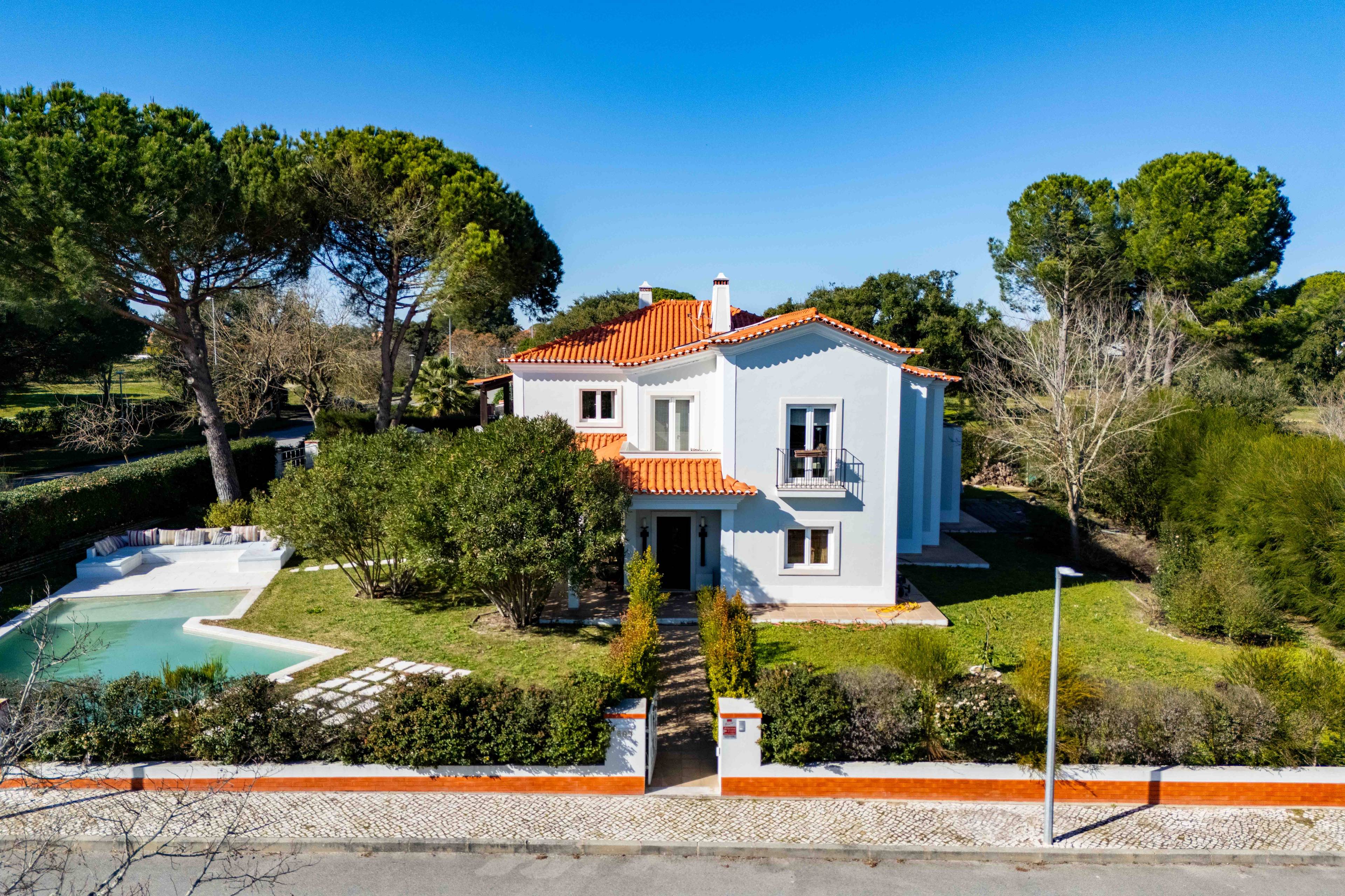 Tranquility & Luxury in a Private Golf Community – 4-Bedroom Villa in Vila Nova de Santo Estêvão