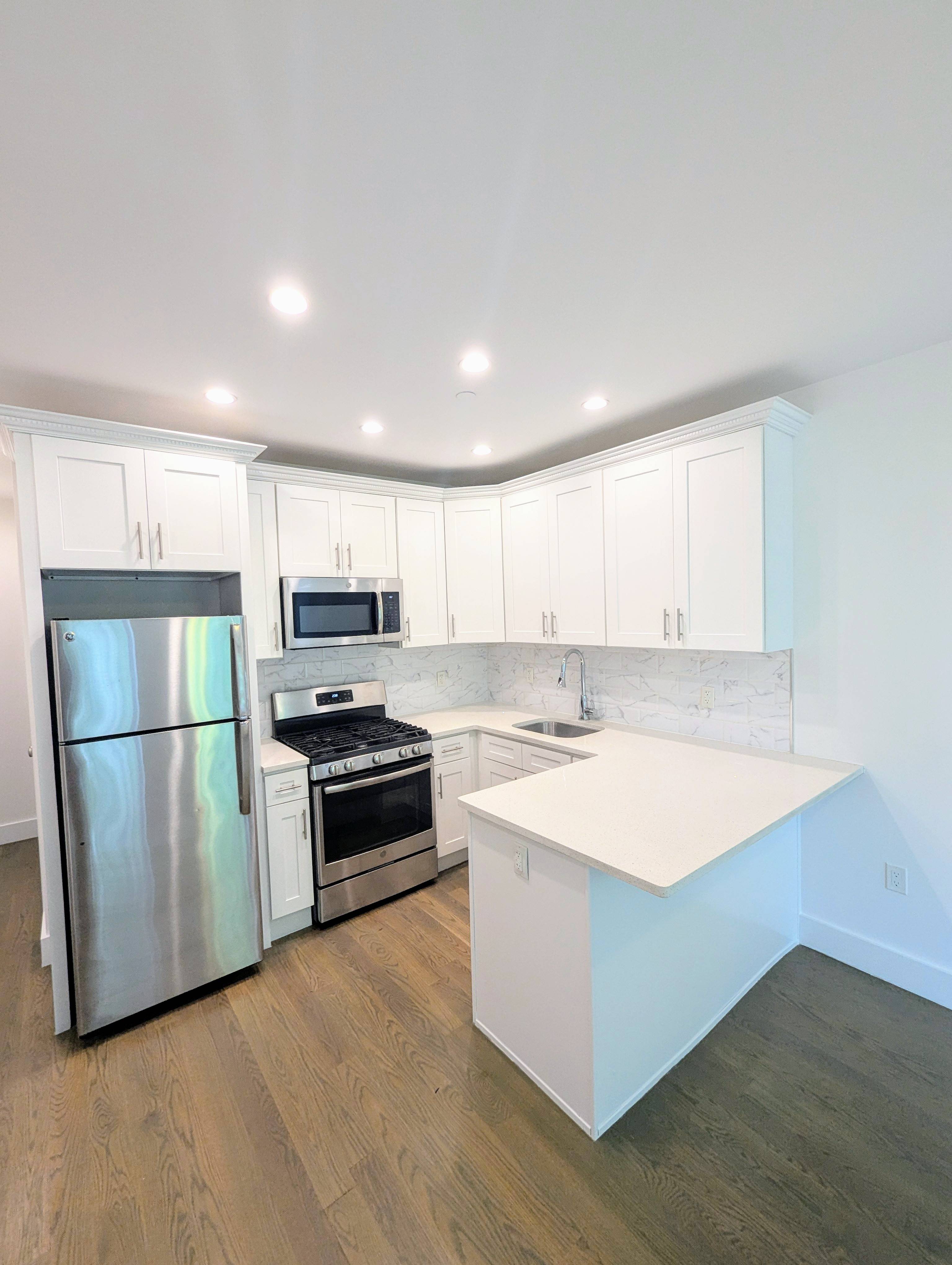 Fully loaded brand new 1 bed, 1 bath apartment with chefs kitchen