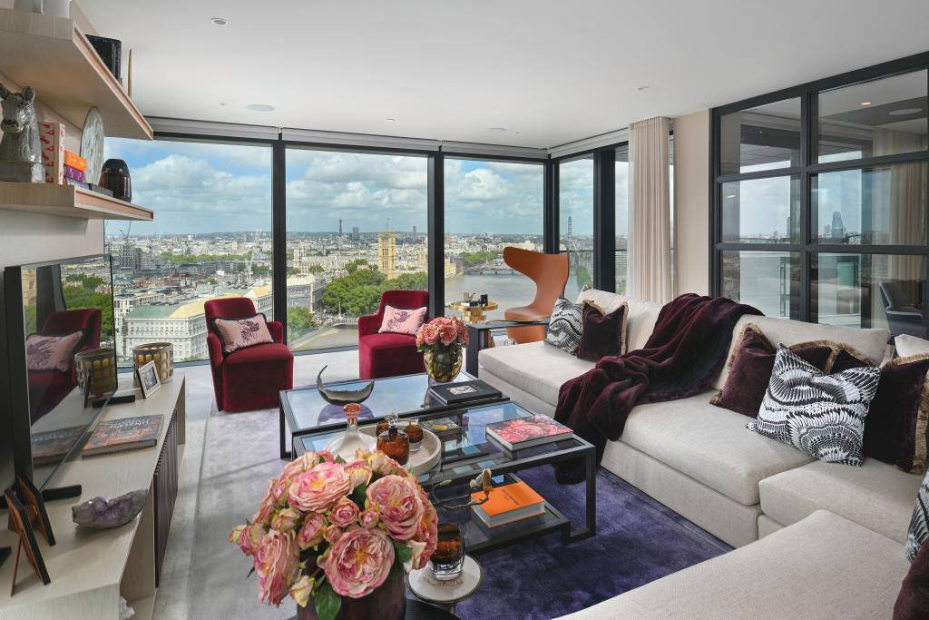A stunning four-bedroom apartment occupying the entire 28th floor offers sensational 360-degree views taking in some of the most iconic landmarks in London.
