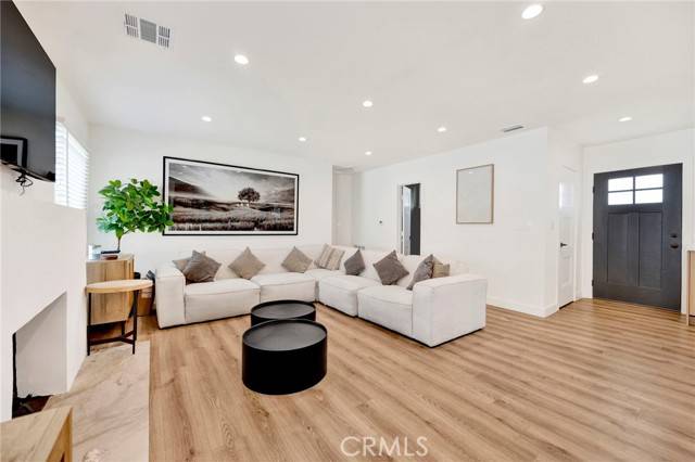 10725 Genesta Avenue Granada Hills, CA 91344