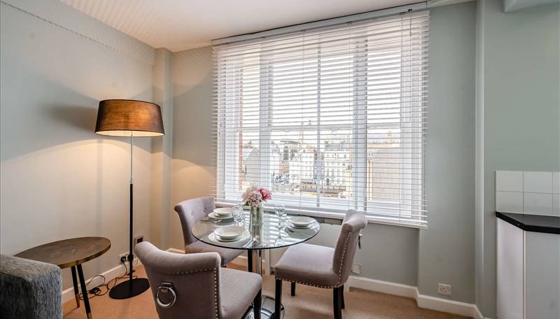 Elegant Mayfair Retreat | 1-Bed, 1-Bath Apartment in W1J