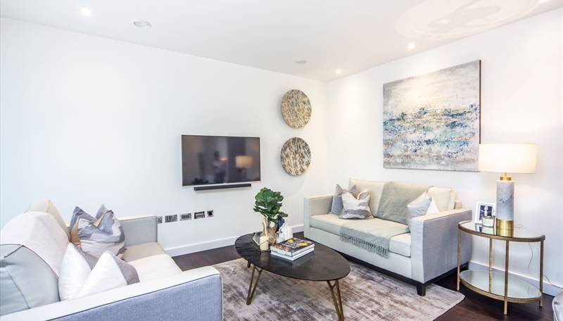 Luxury 2 bed 2 bath apartment in Nine Elms, SW11