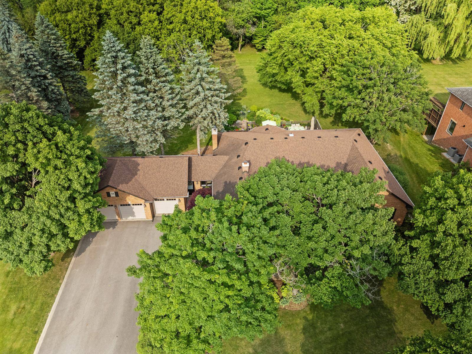 Custom Built Bungalow On Ravine Lot