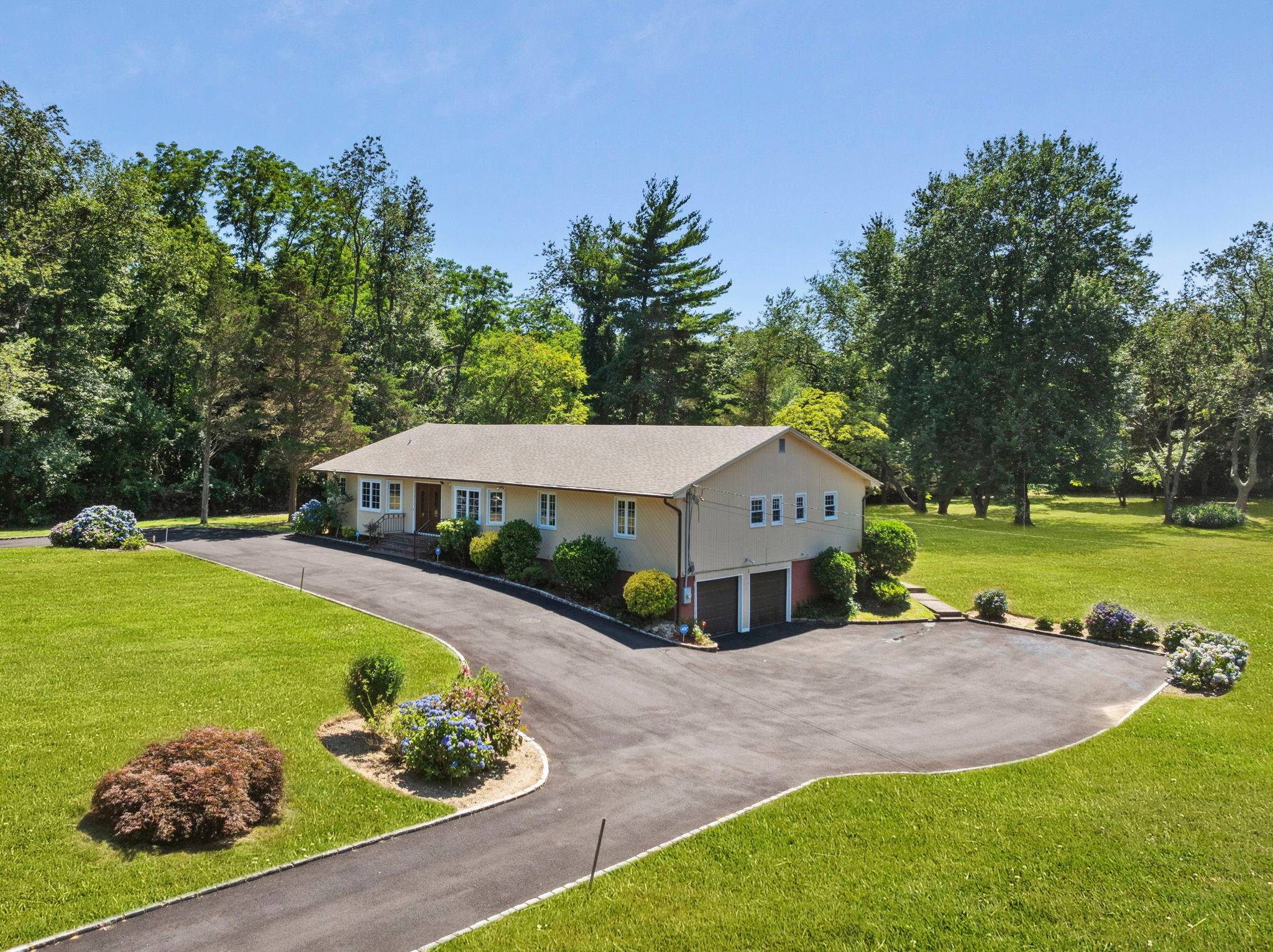 Lovely 4-Bedroom Ranch on 2 Acres with Ultimate Privacy in Oyster Bay