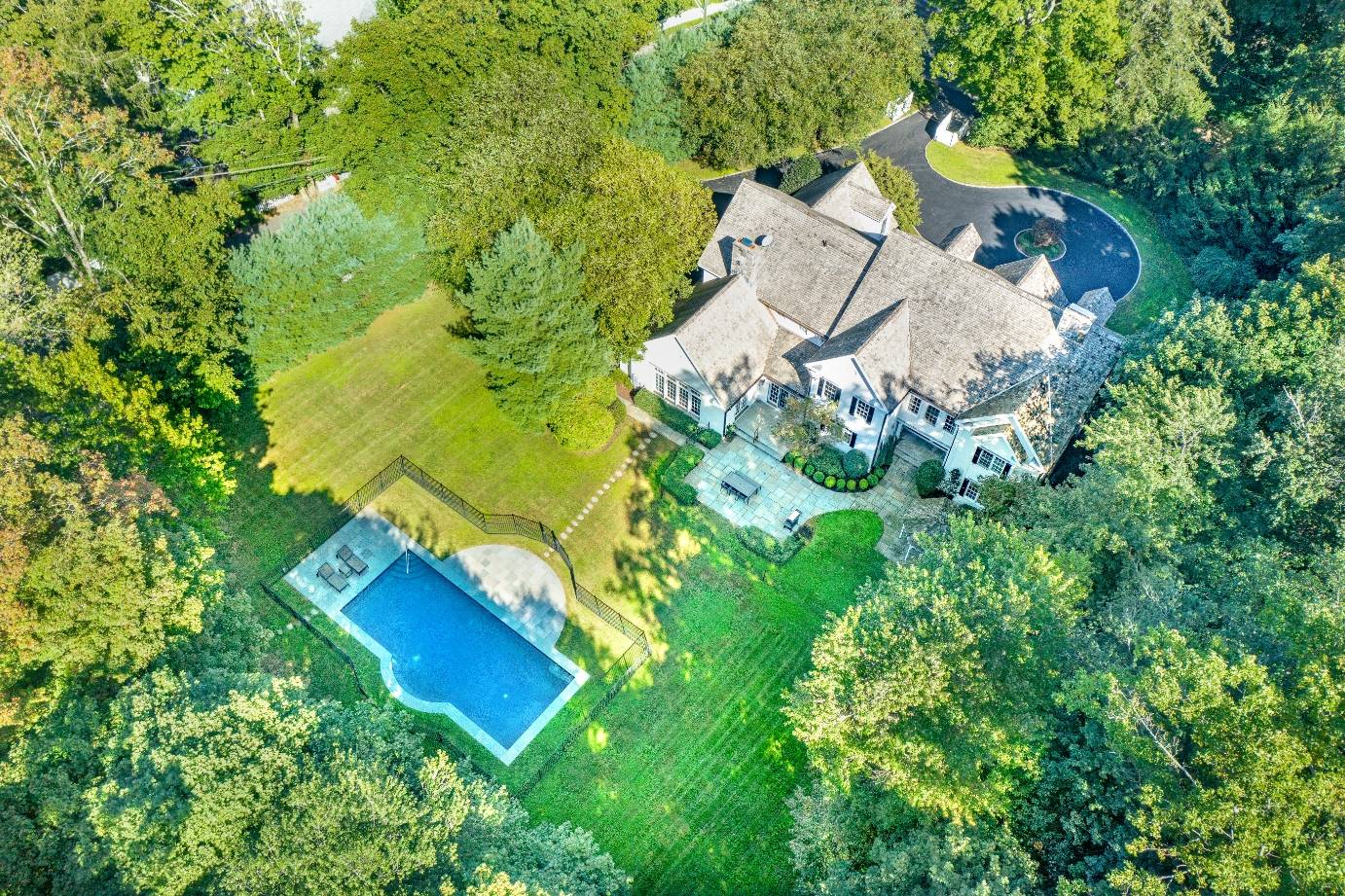 Sophisticated Country Oasis Close to Town