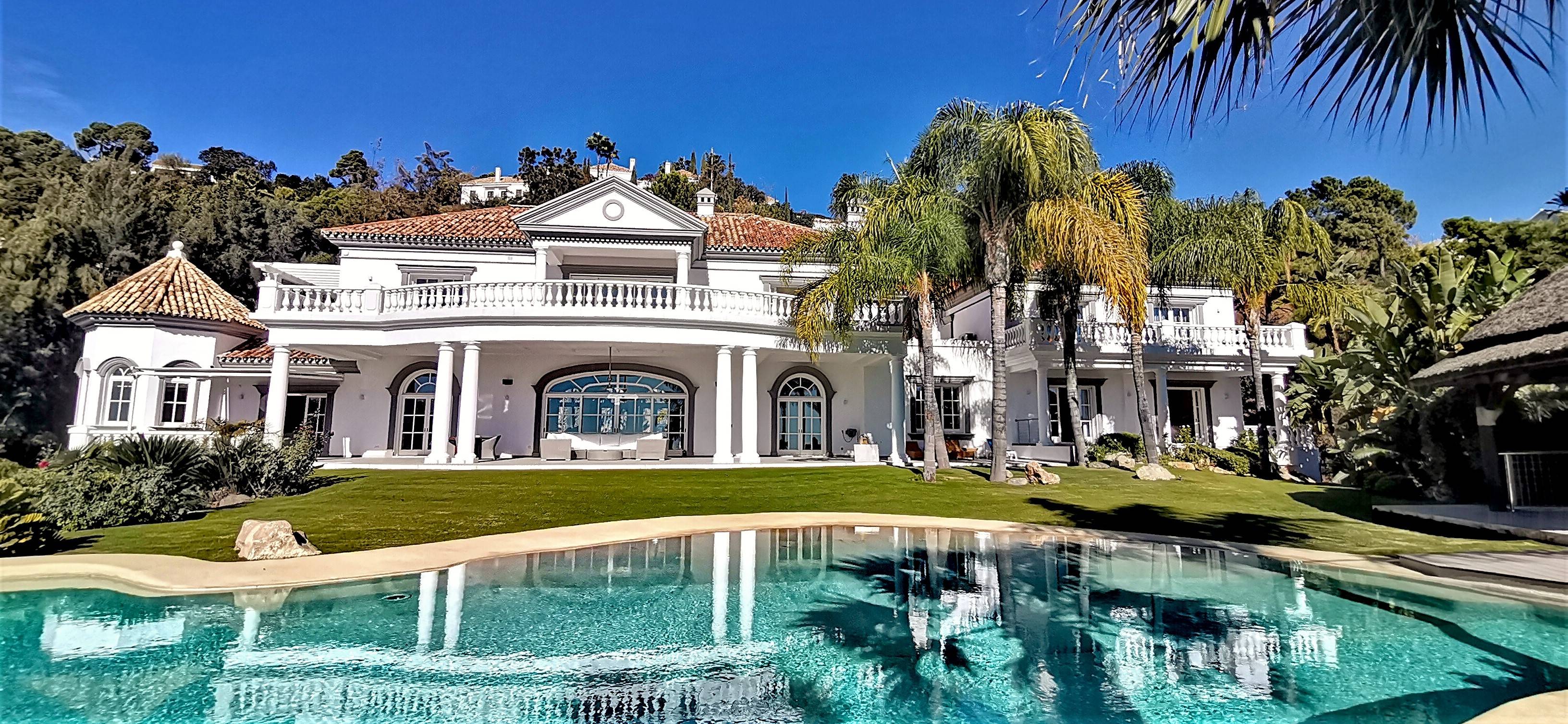 STYLISH ANDALUSIAN VILLA in LA ZAGALETA (Benahavis)