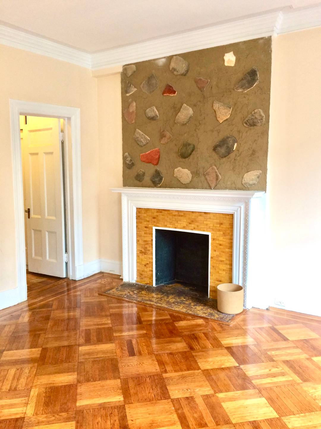 Super spacious Crown Heights One Bedroom Apartment !