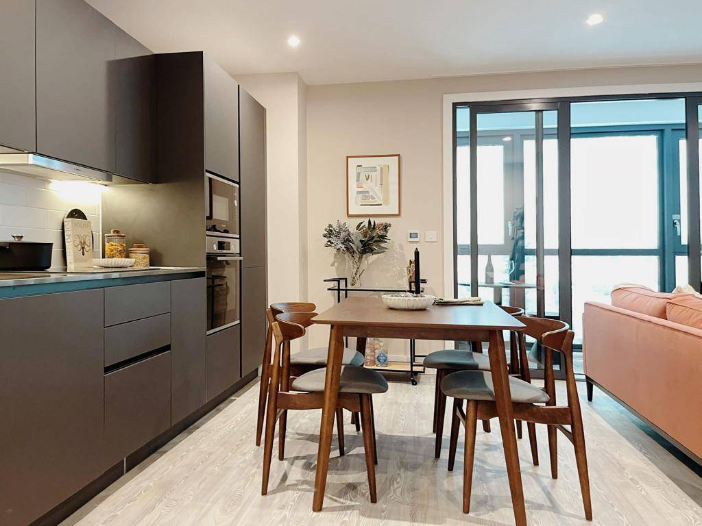 1 Bedroom,1 Bathroom & Winter Garden at Croydon, CR0