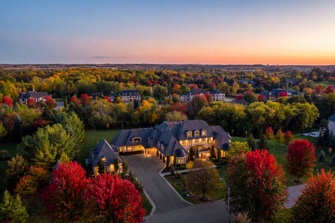A Landmark Estate of Unrivalled Distinction in King City's Prestigious Fairfield Estates