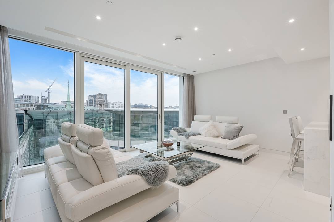 City Of London | Top-Floor One-Bedroom Apartment with Stunning City Views